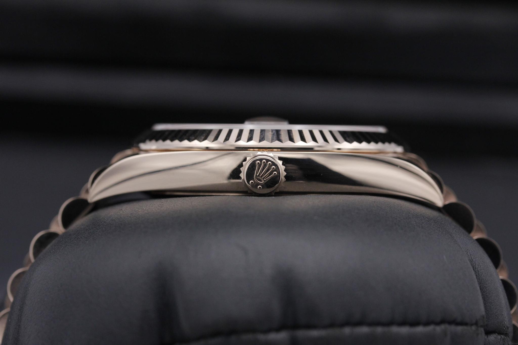 Watch Image 3