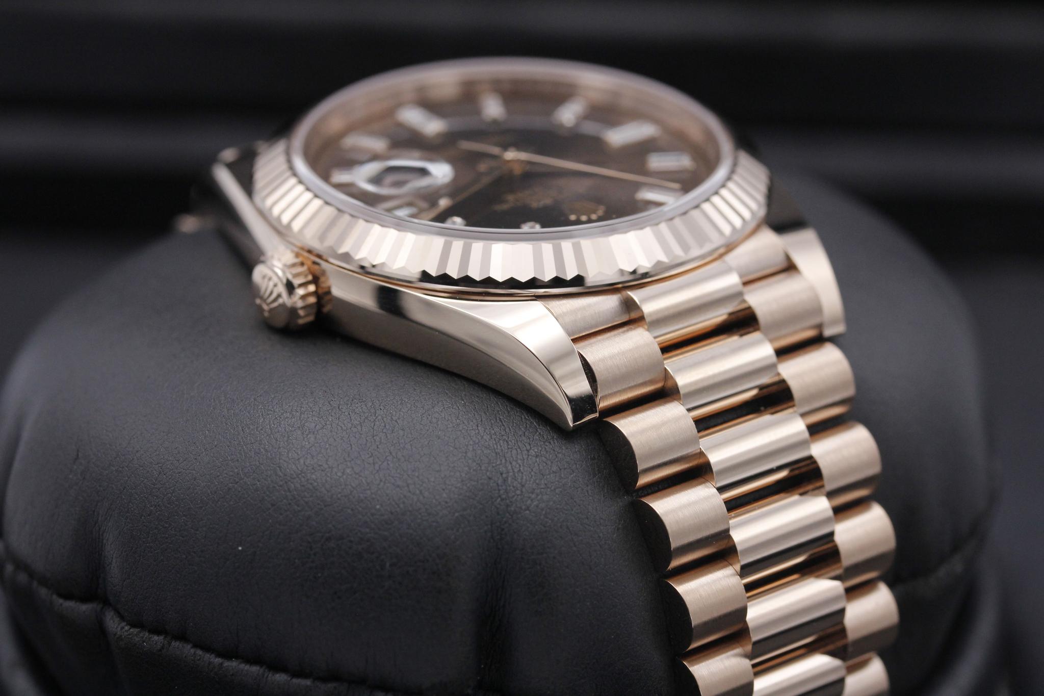 Watch Image 4
