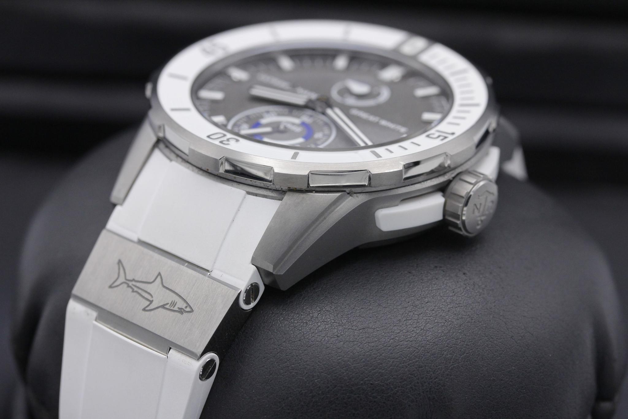 Watch Image 2