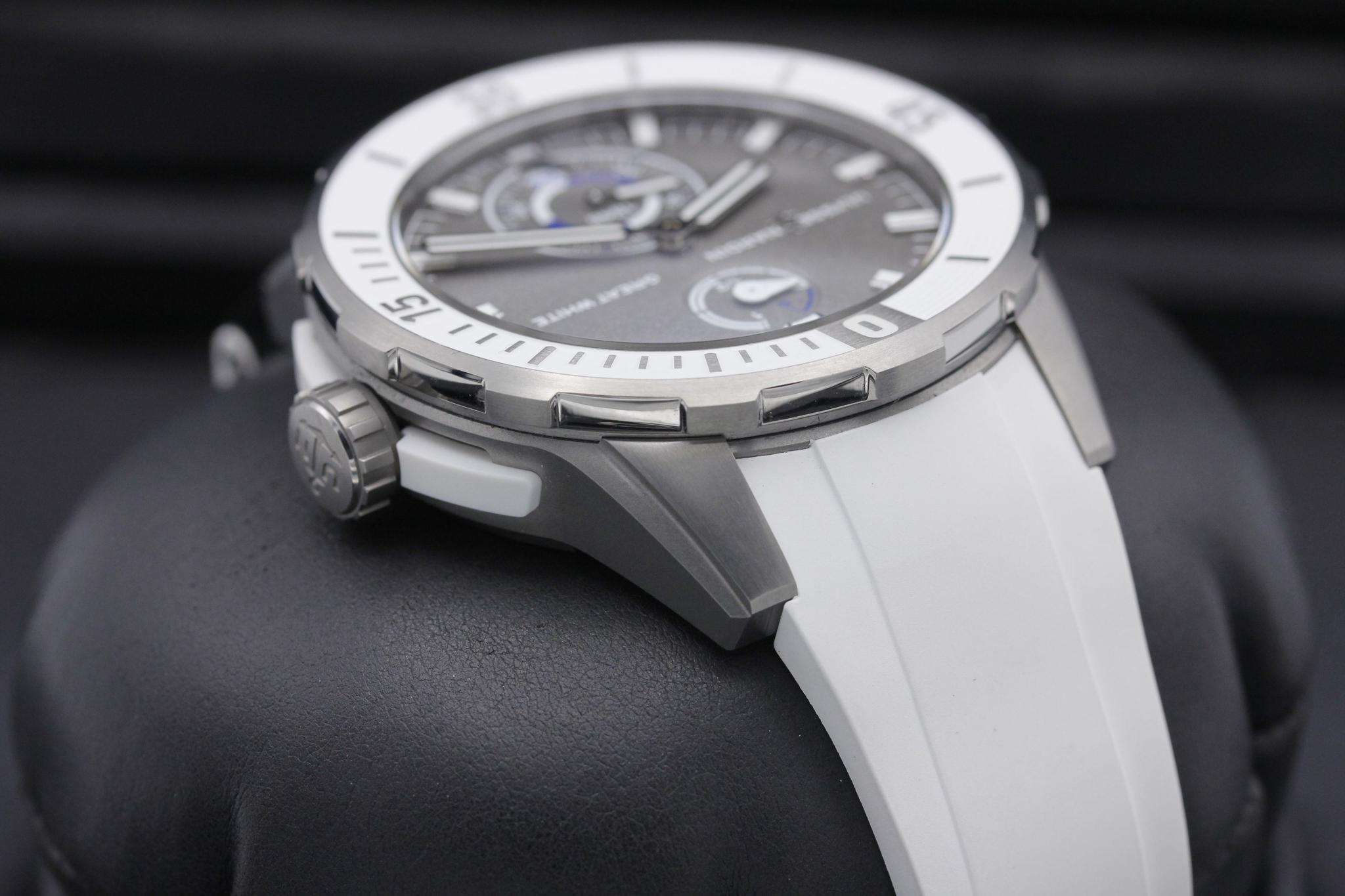 Watch Image 4