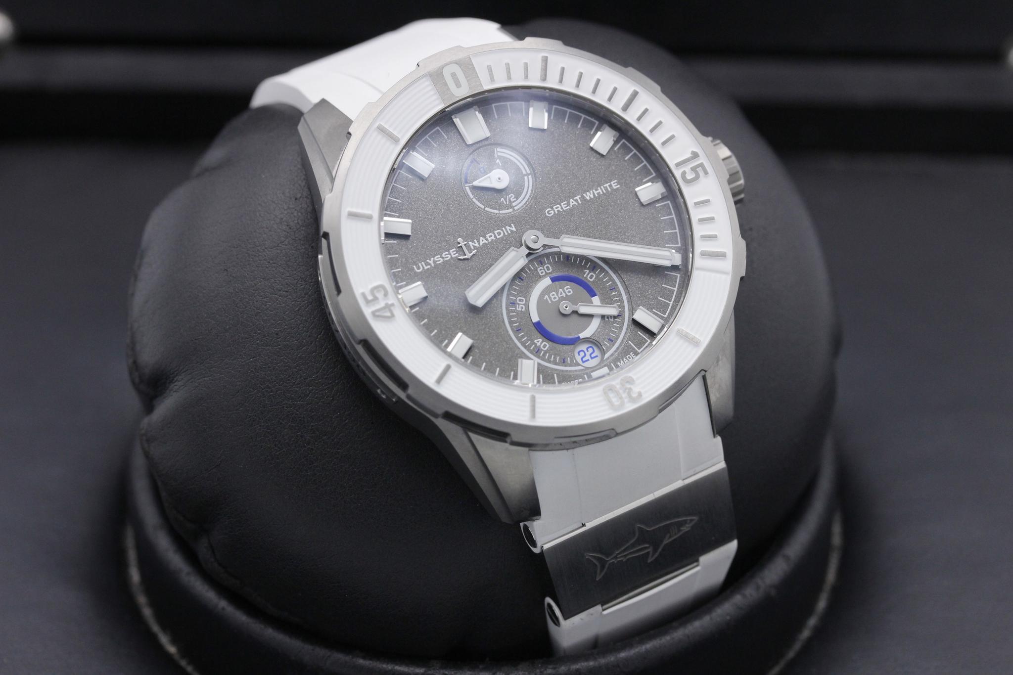 Watch Image 10