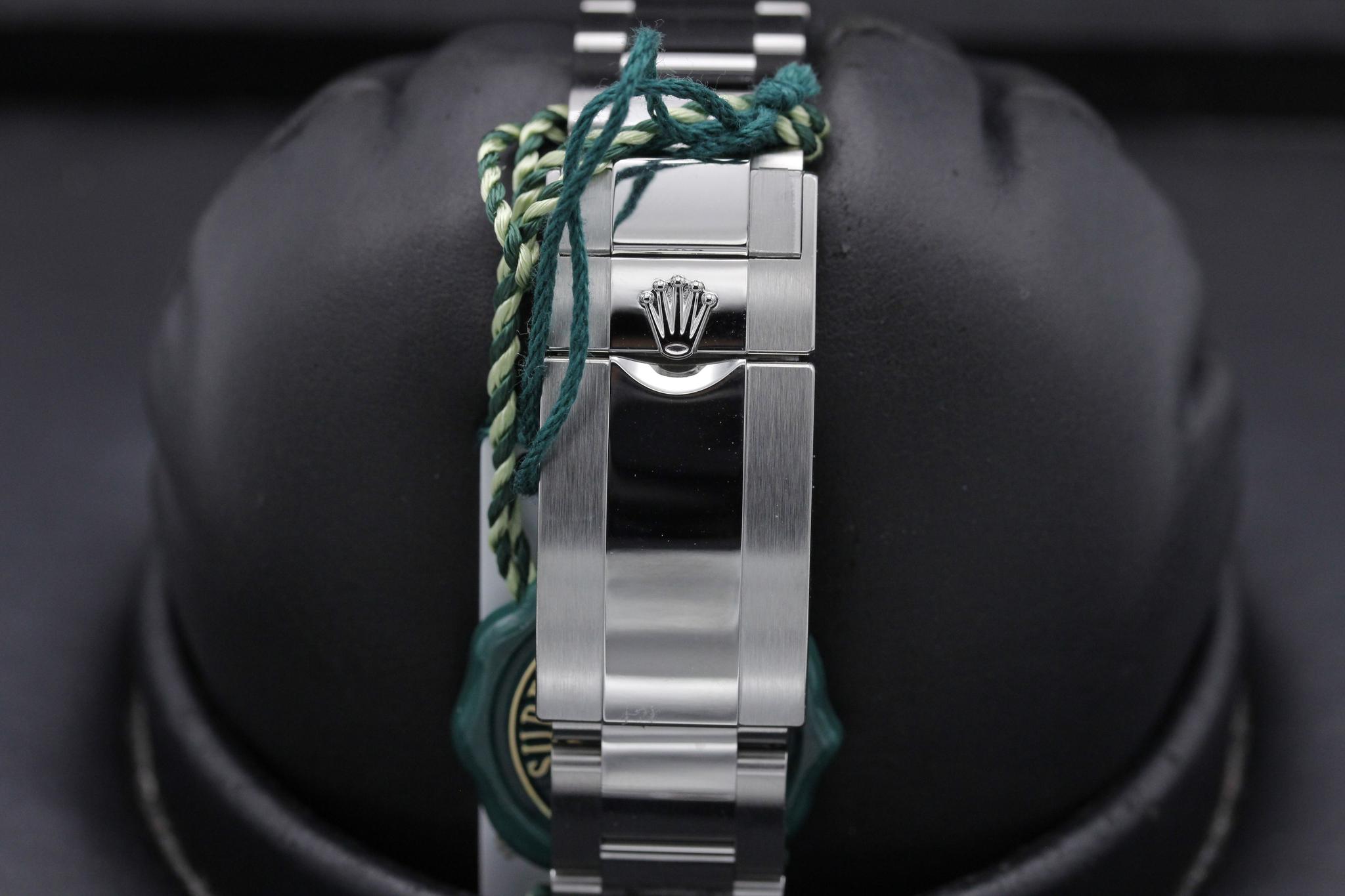 Watch Image 8