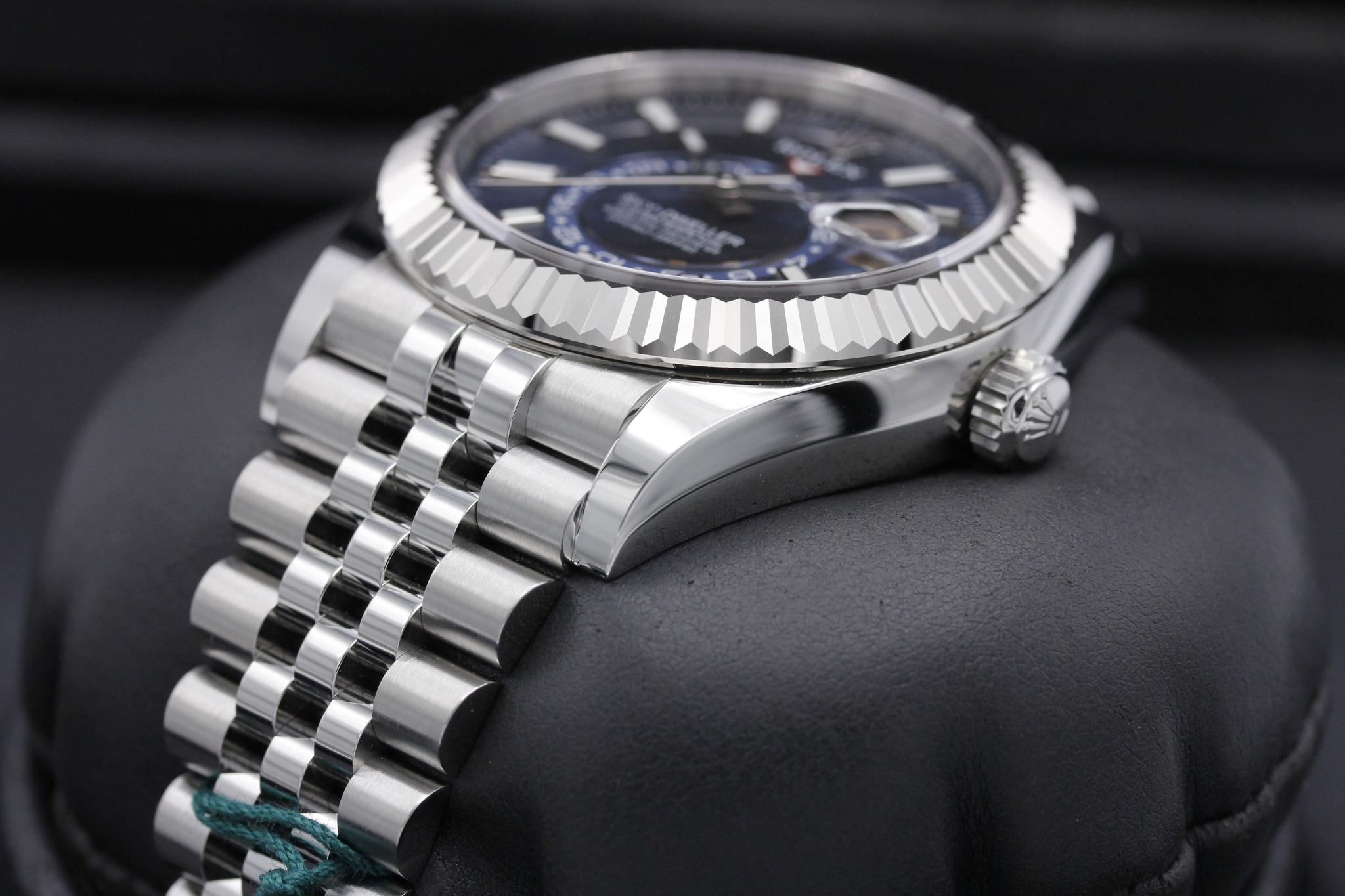 Watch Image 2