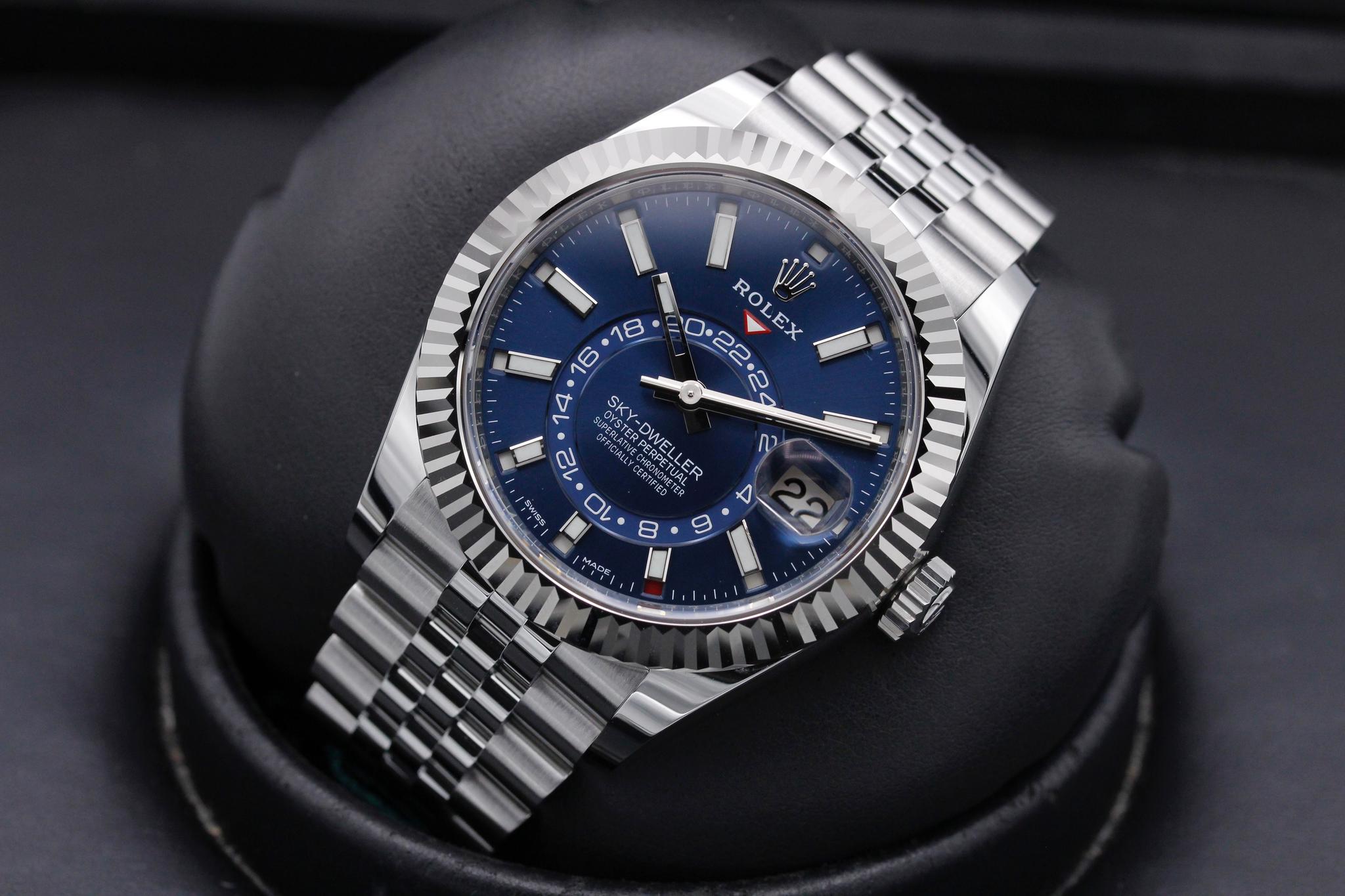 Watch Image 9