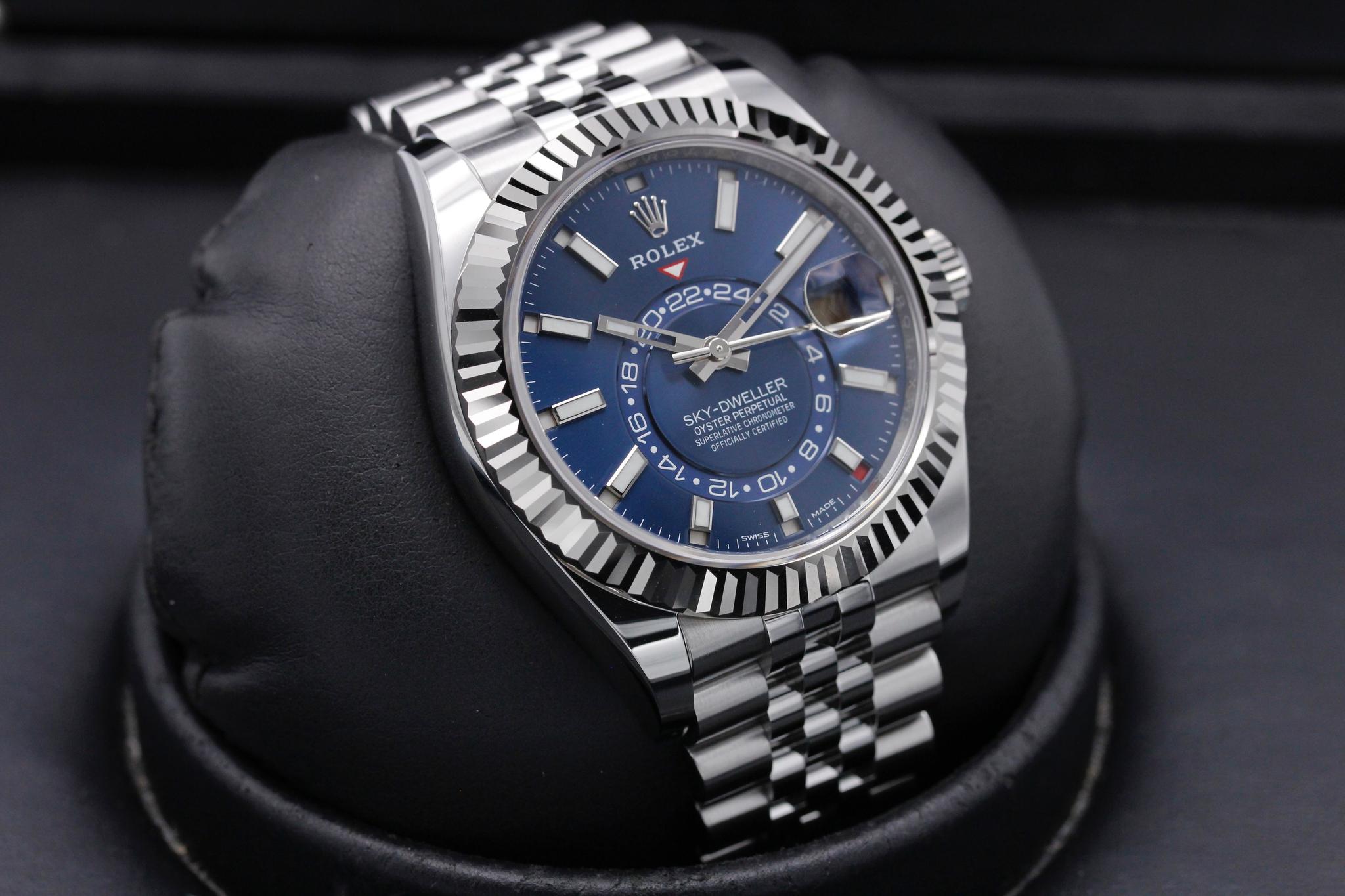 Watch Image 10