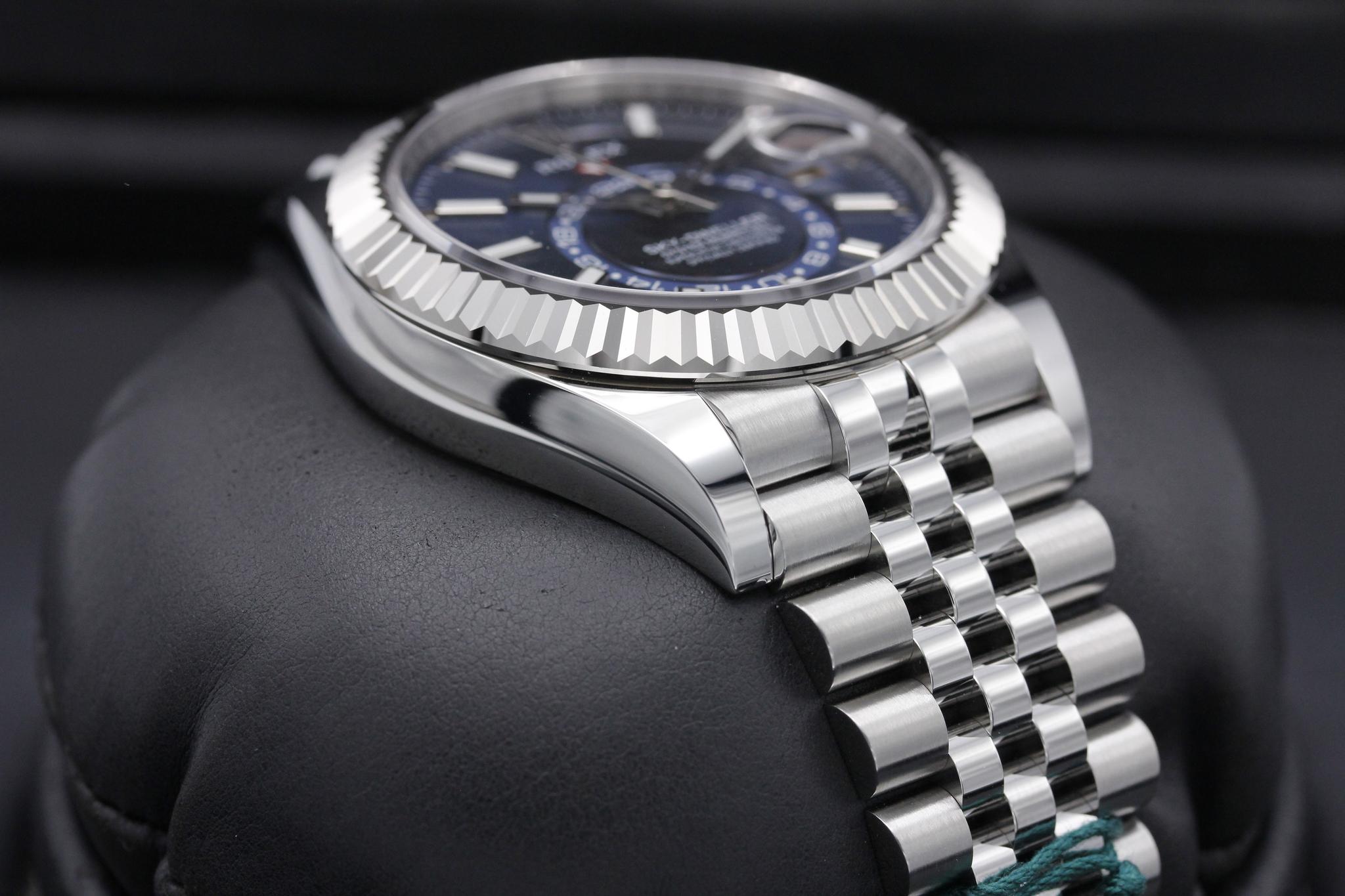 Watch Image 6