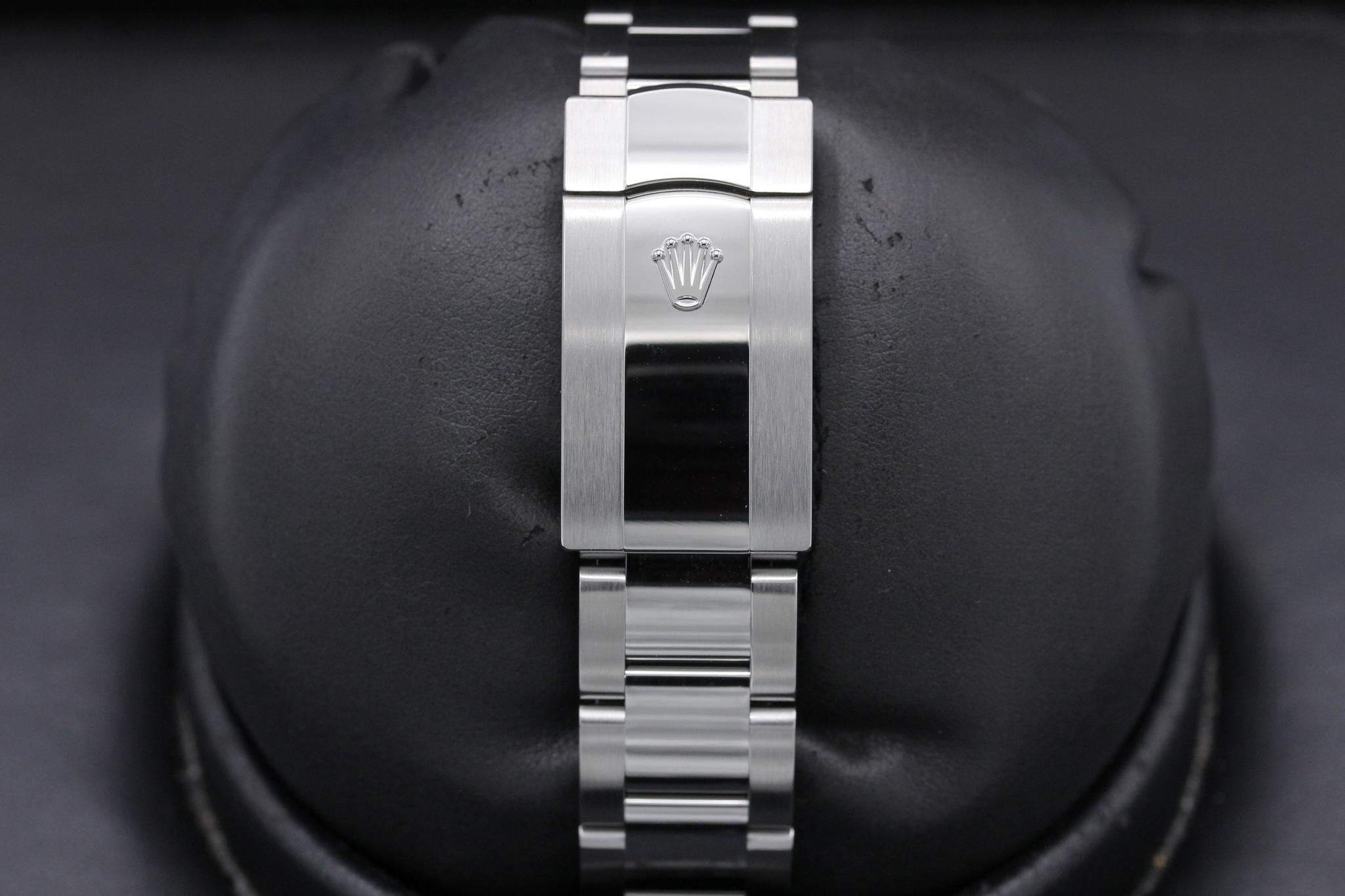 Watch Image 8