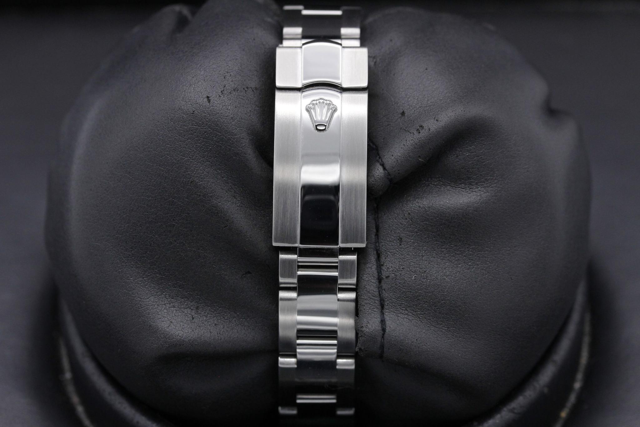Watch Image 8