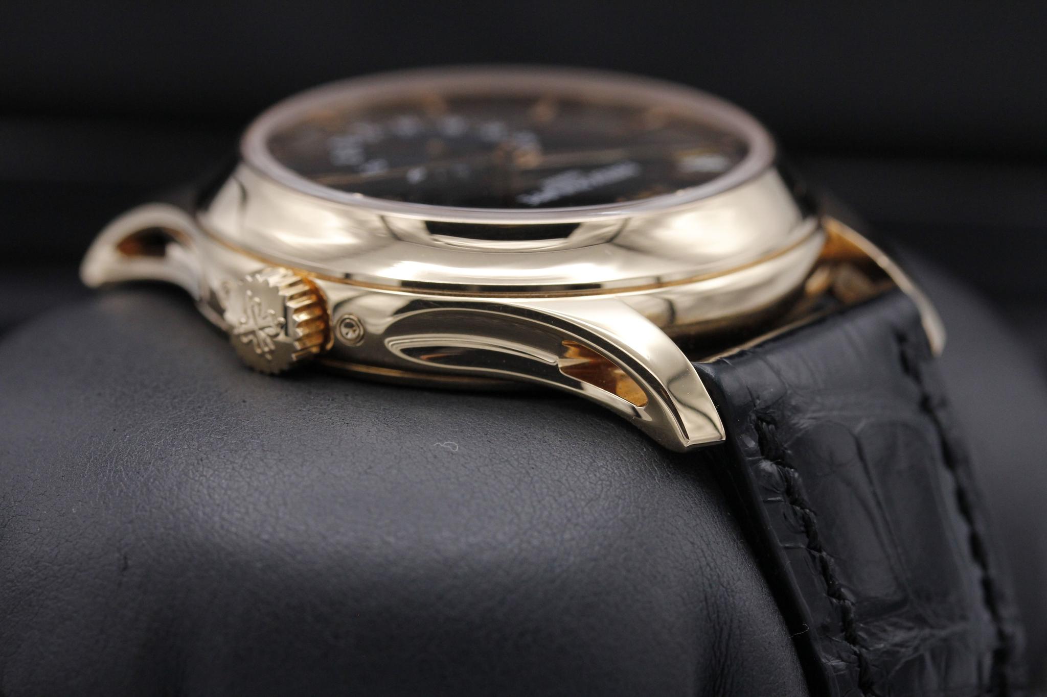 Watch Image 4