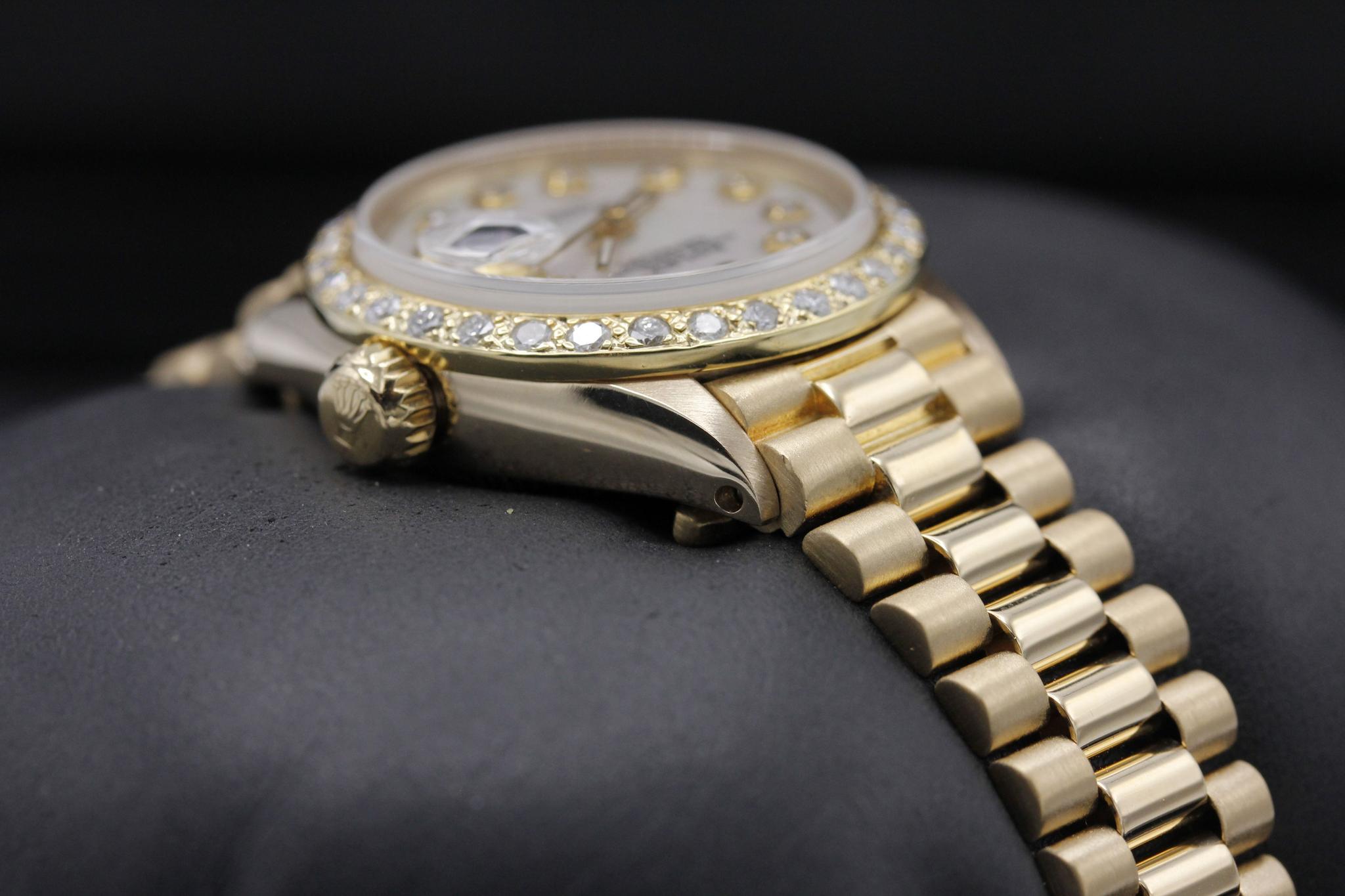 Watch Image 4