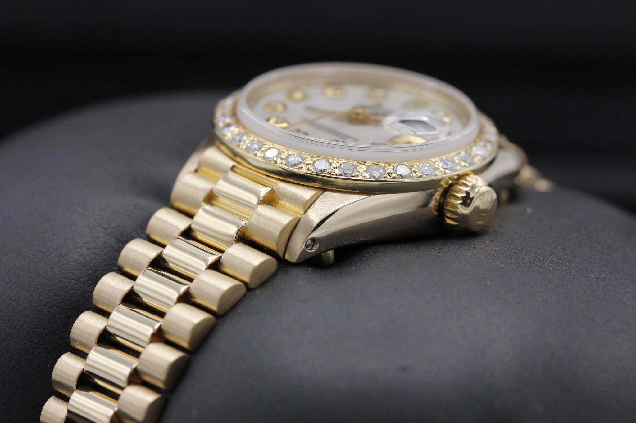 Watch Image 2