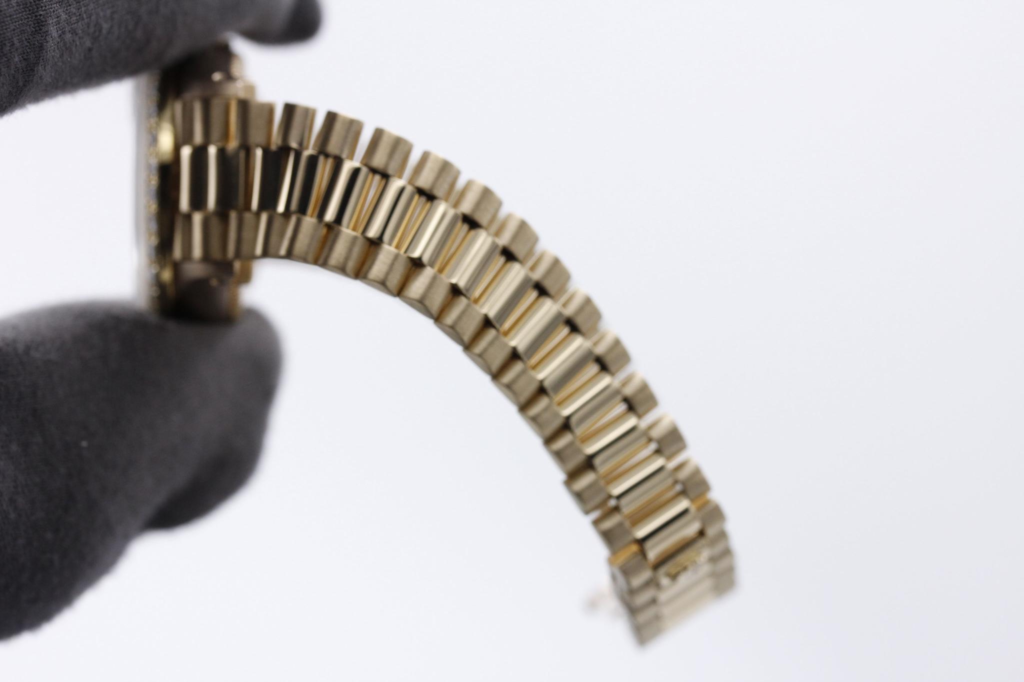 Watch Image 9