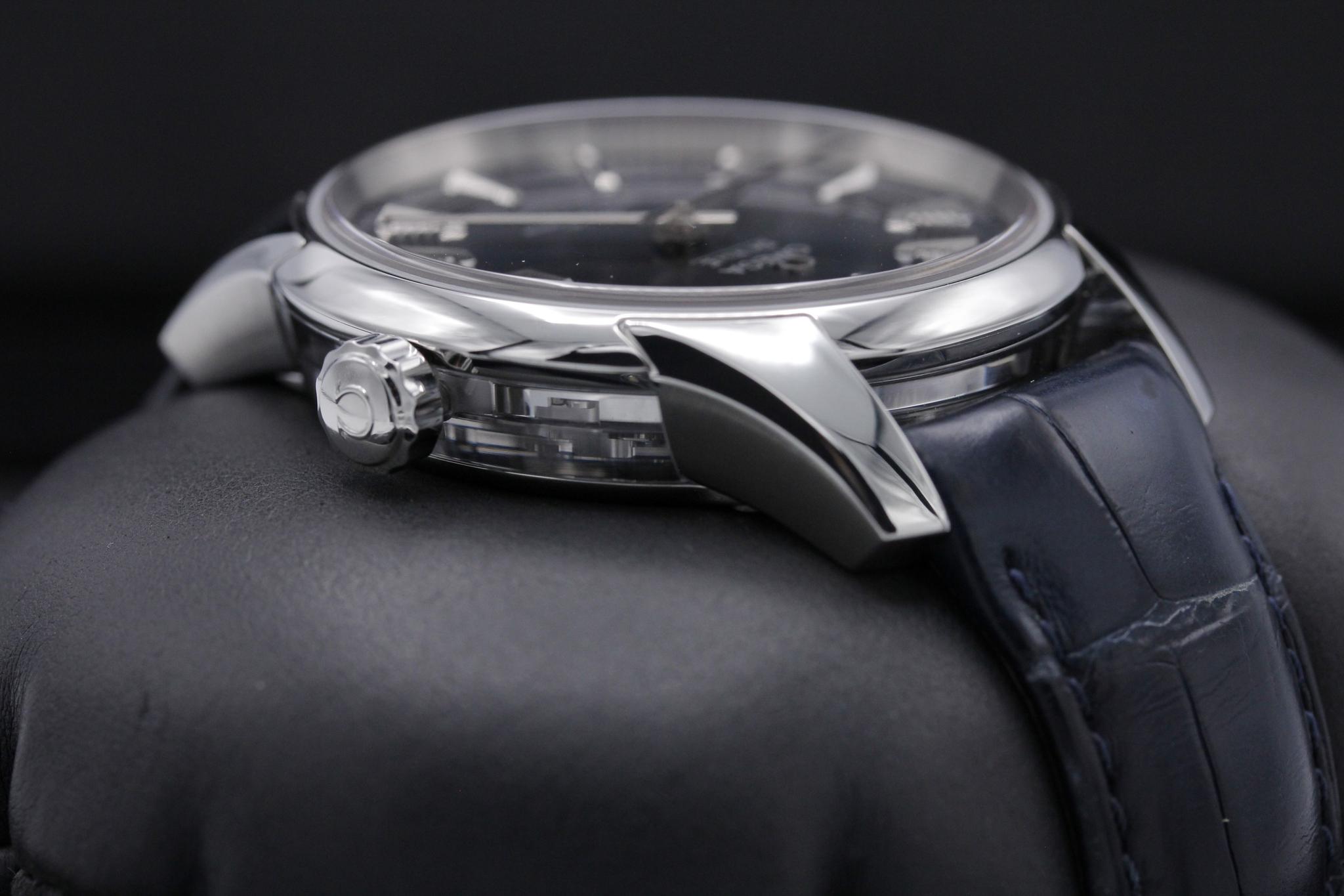 Watch Image 4