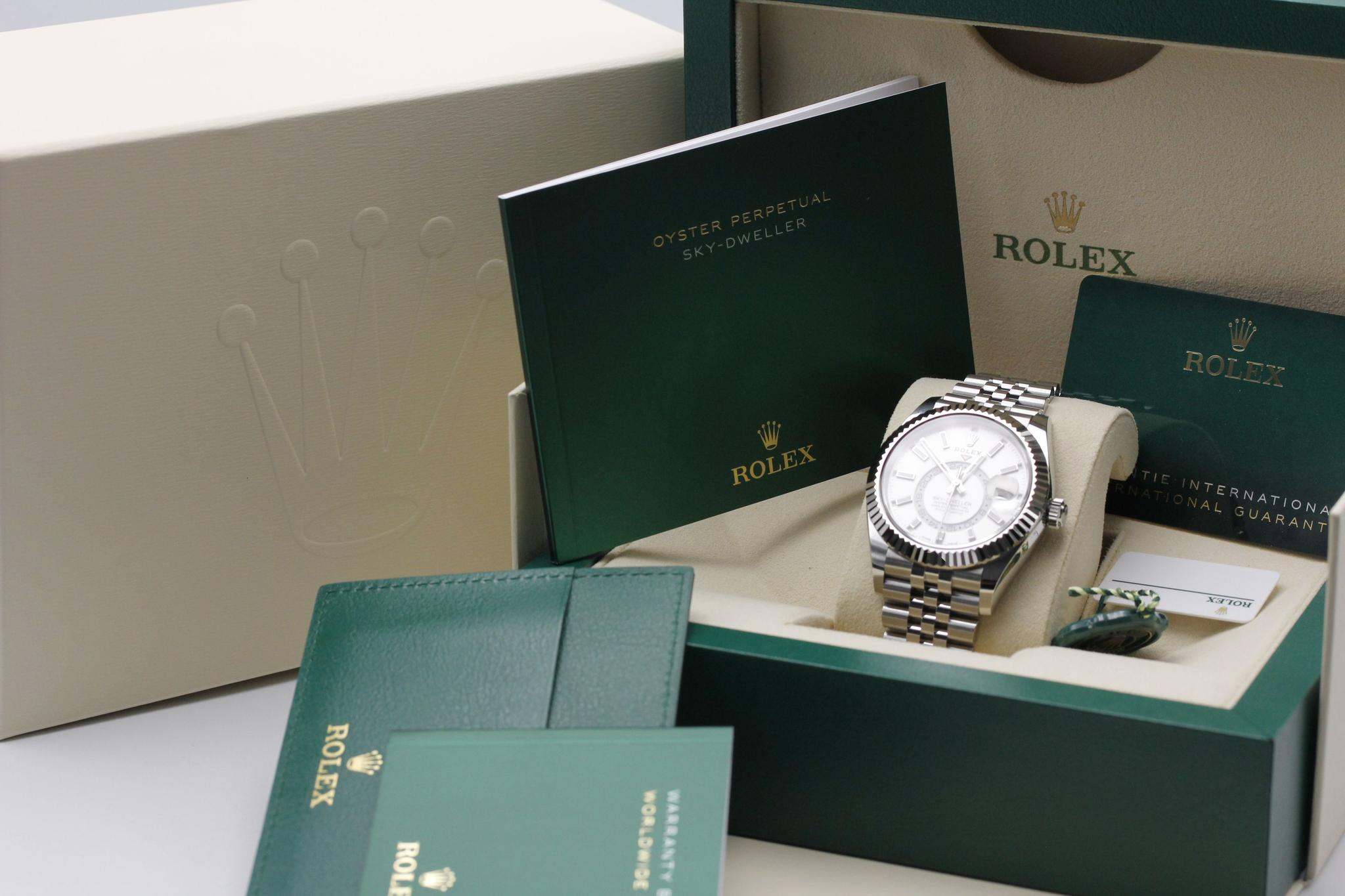 Watch Image 11