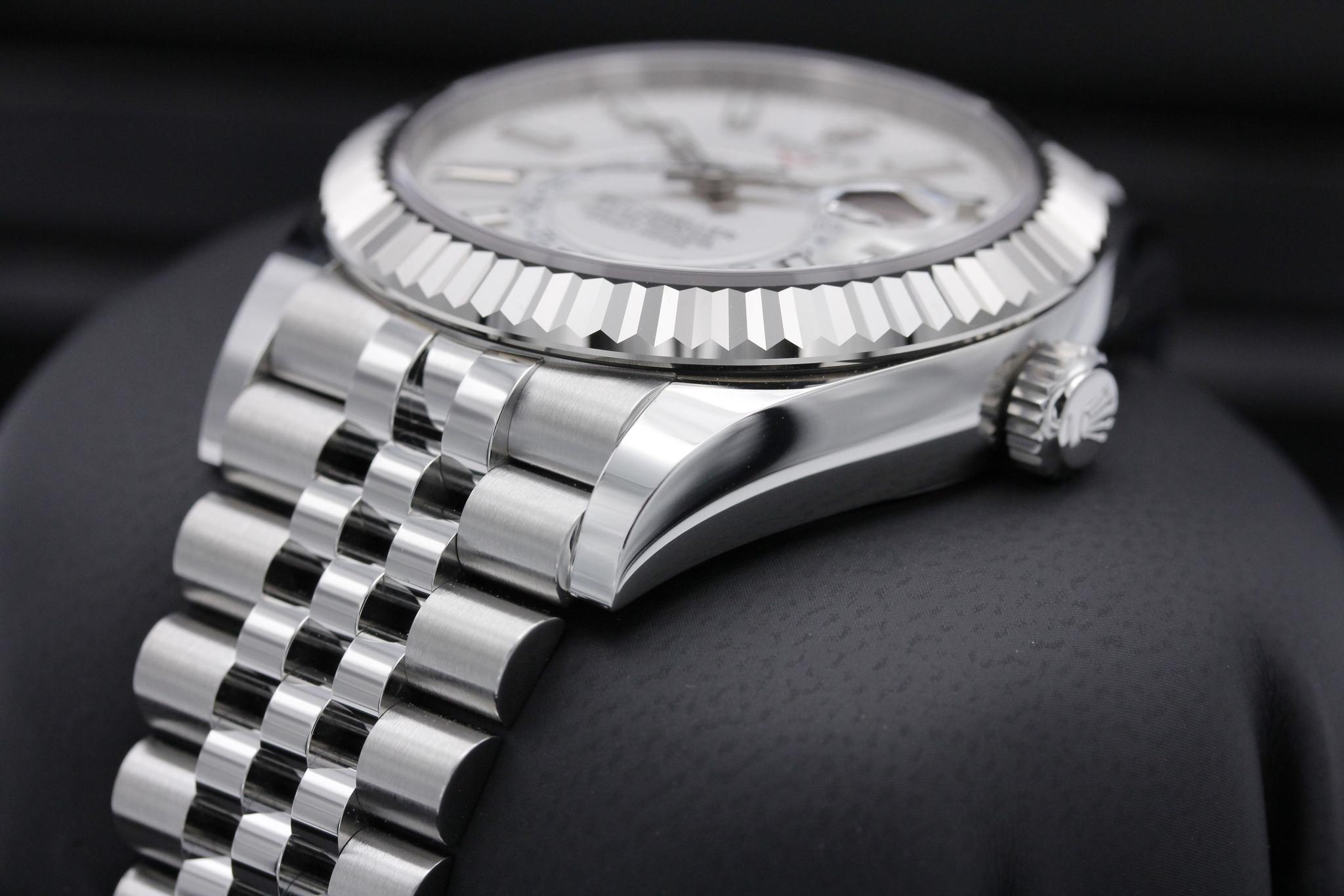 Watch Image 2