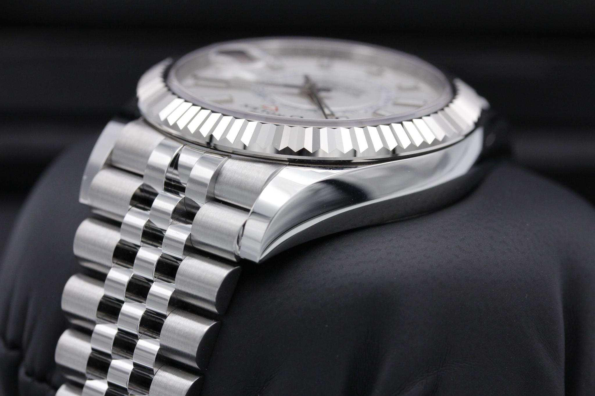 Watch Image 5