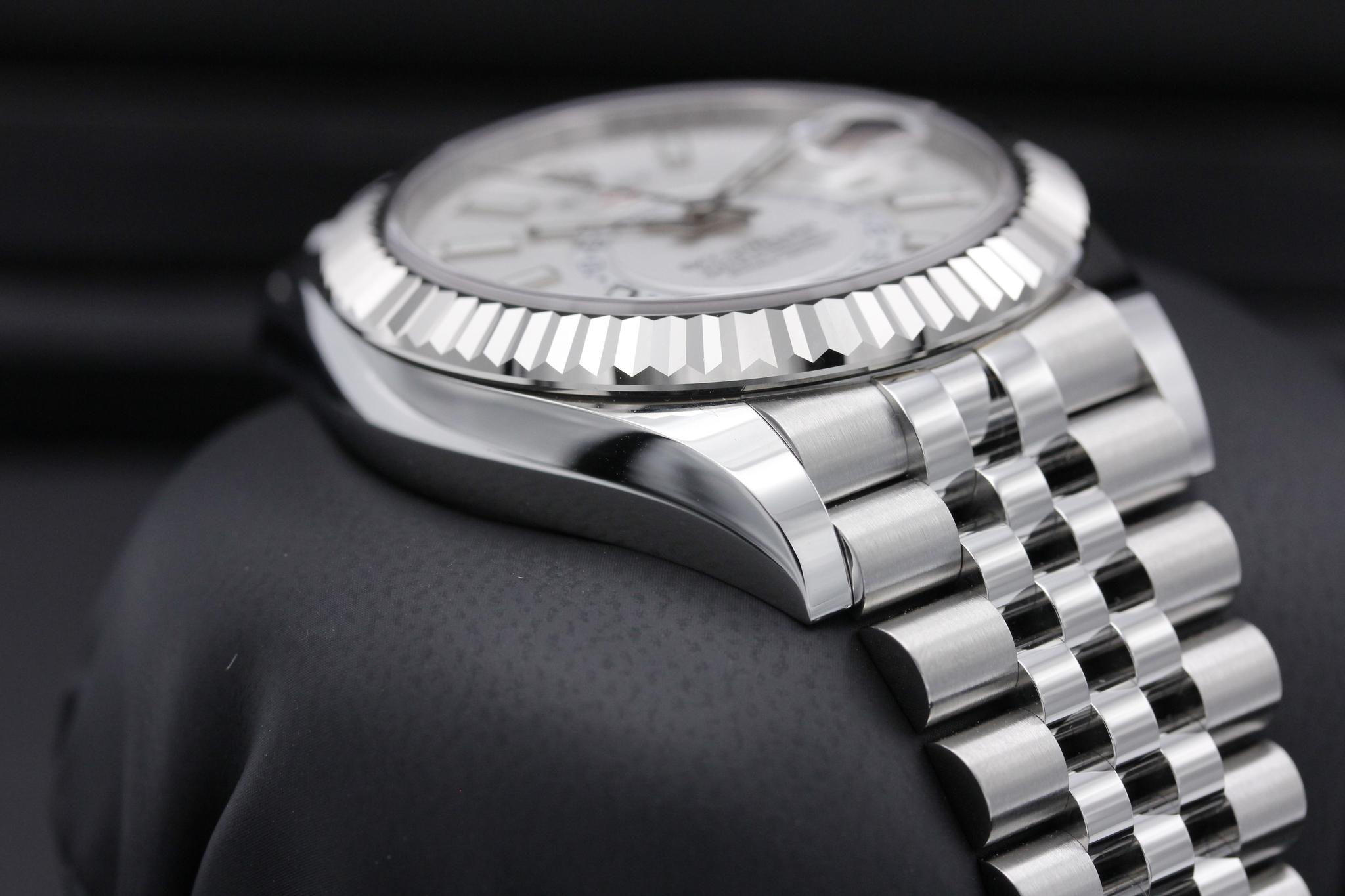 Watch Image 6
