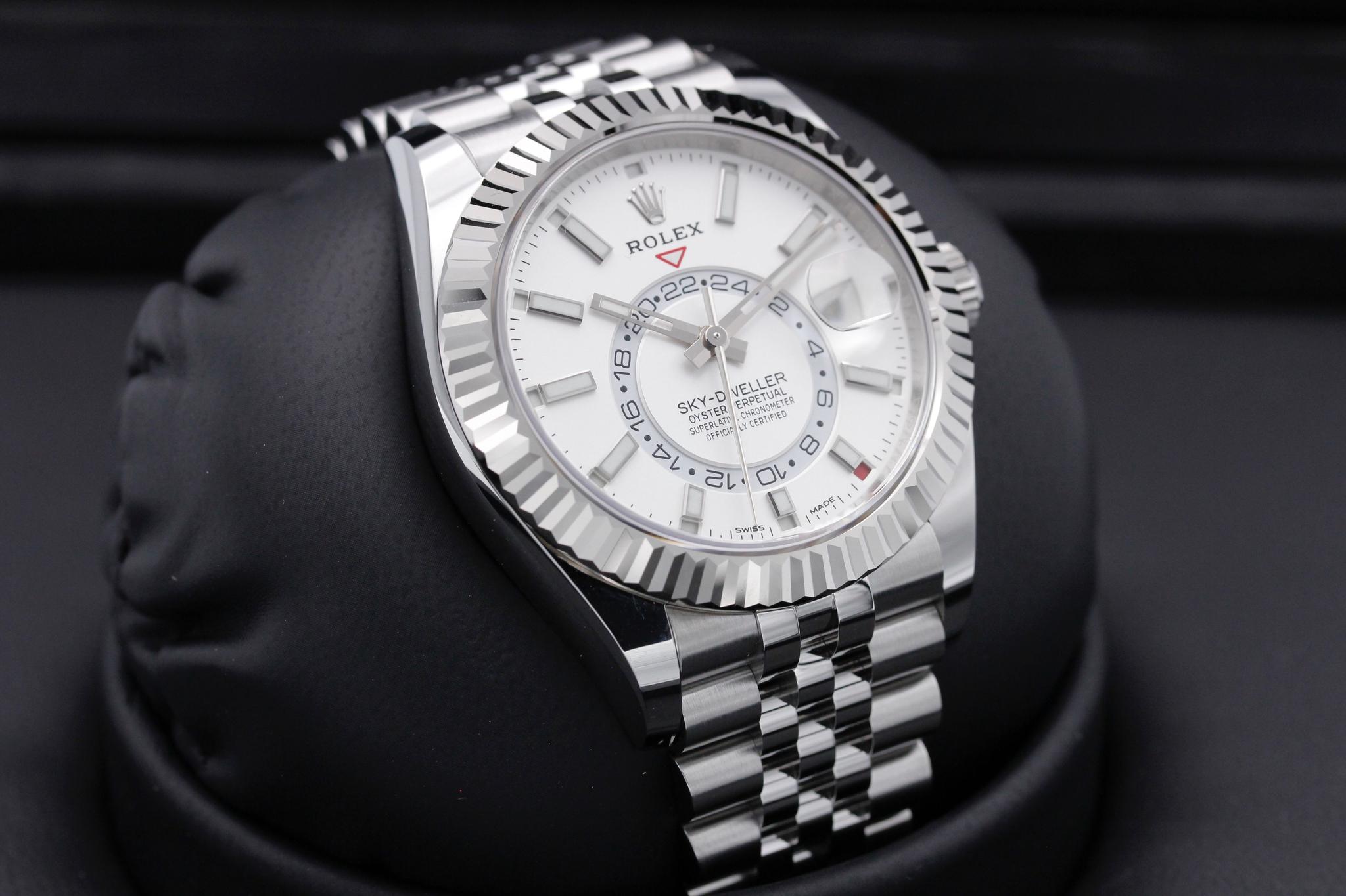 Watch Image 10