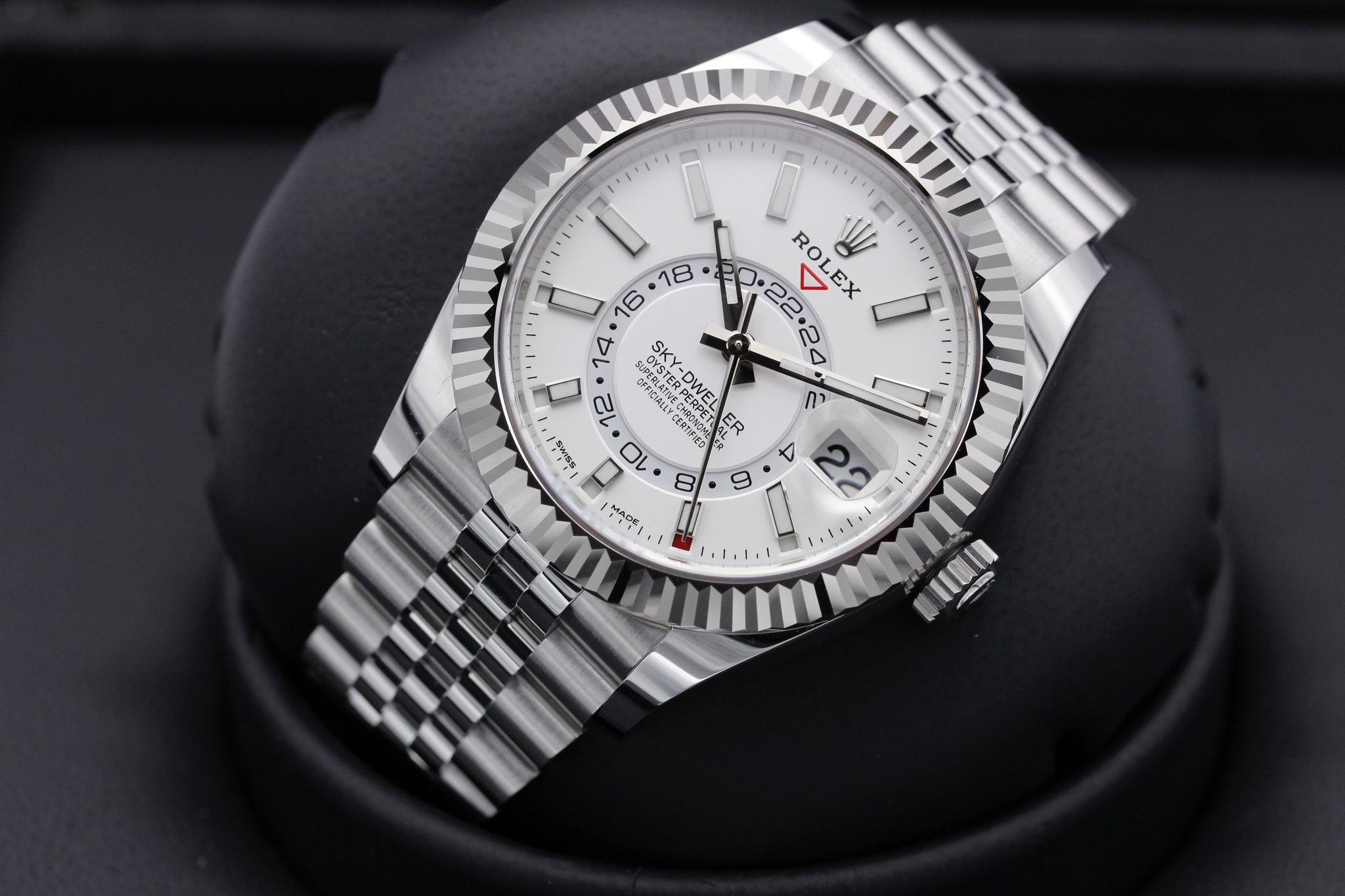 Watch Image 9