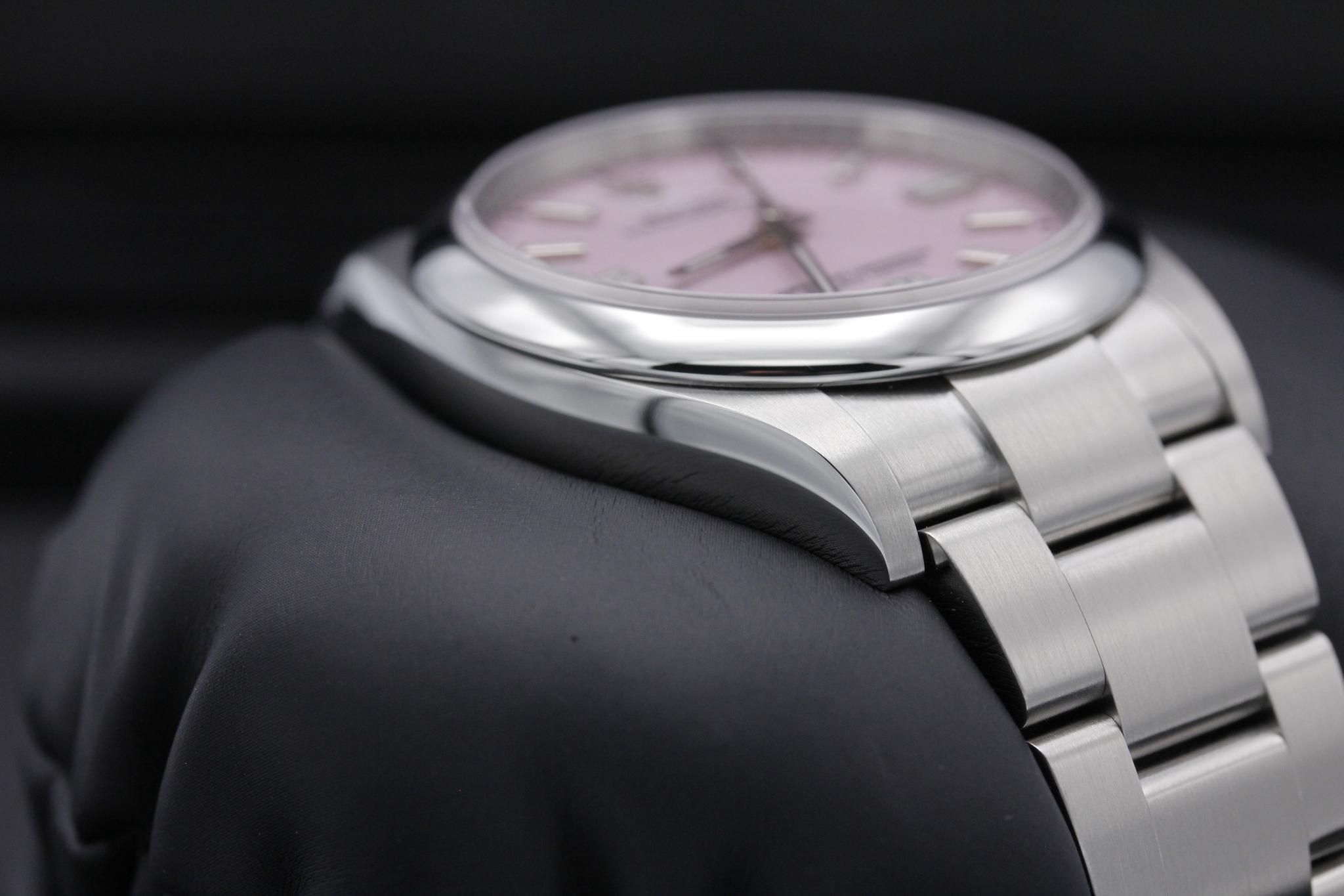 Watch Image 6