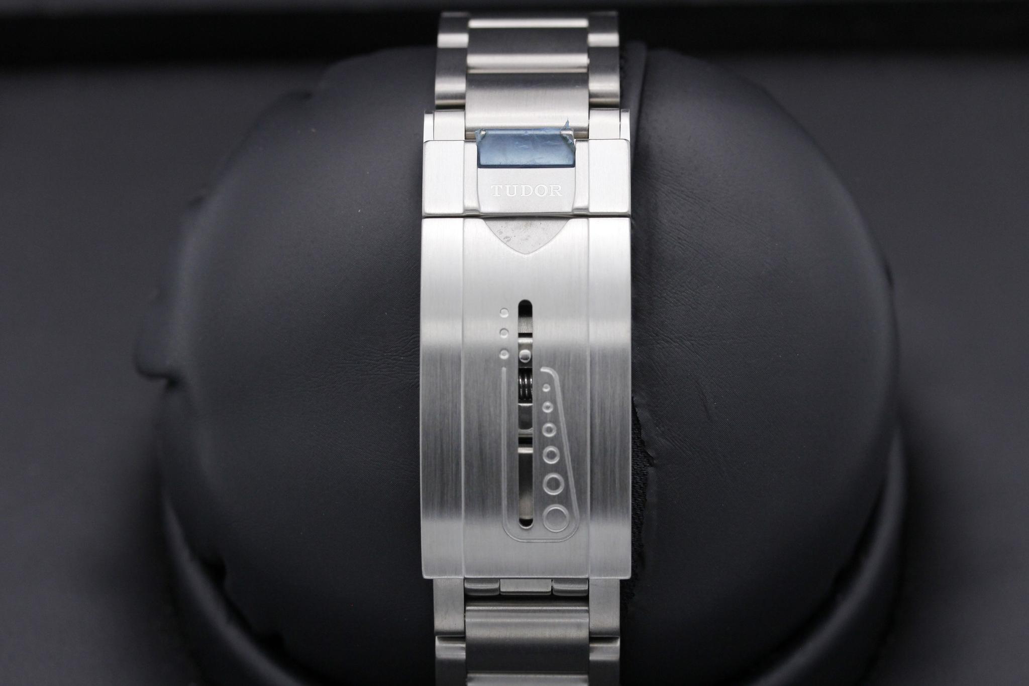 Watch Image 8