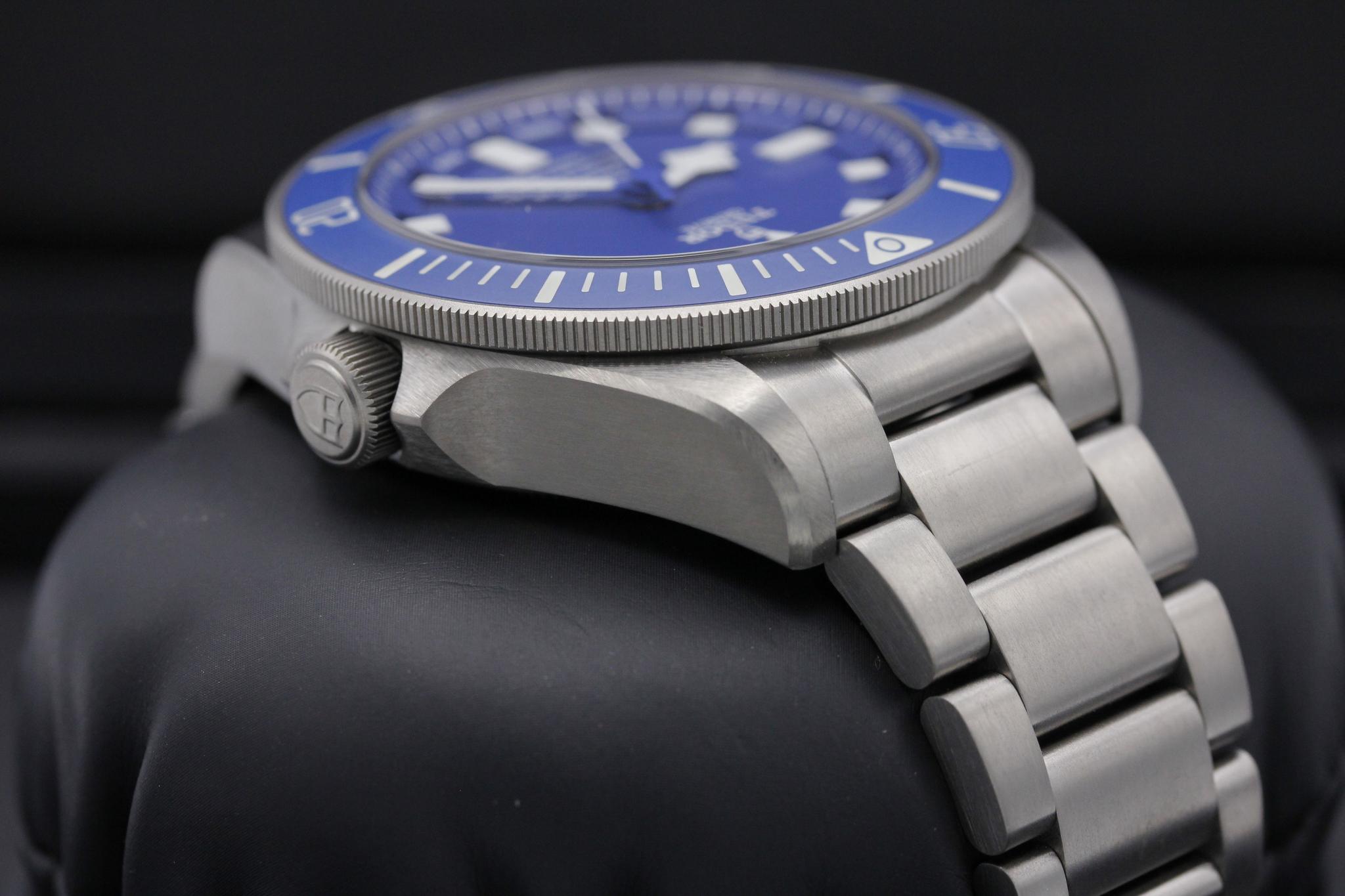 Watch Image 4