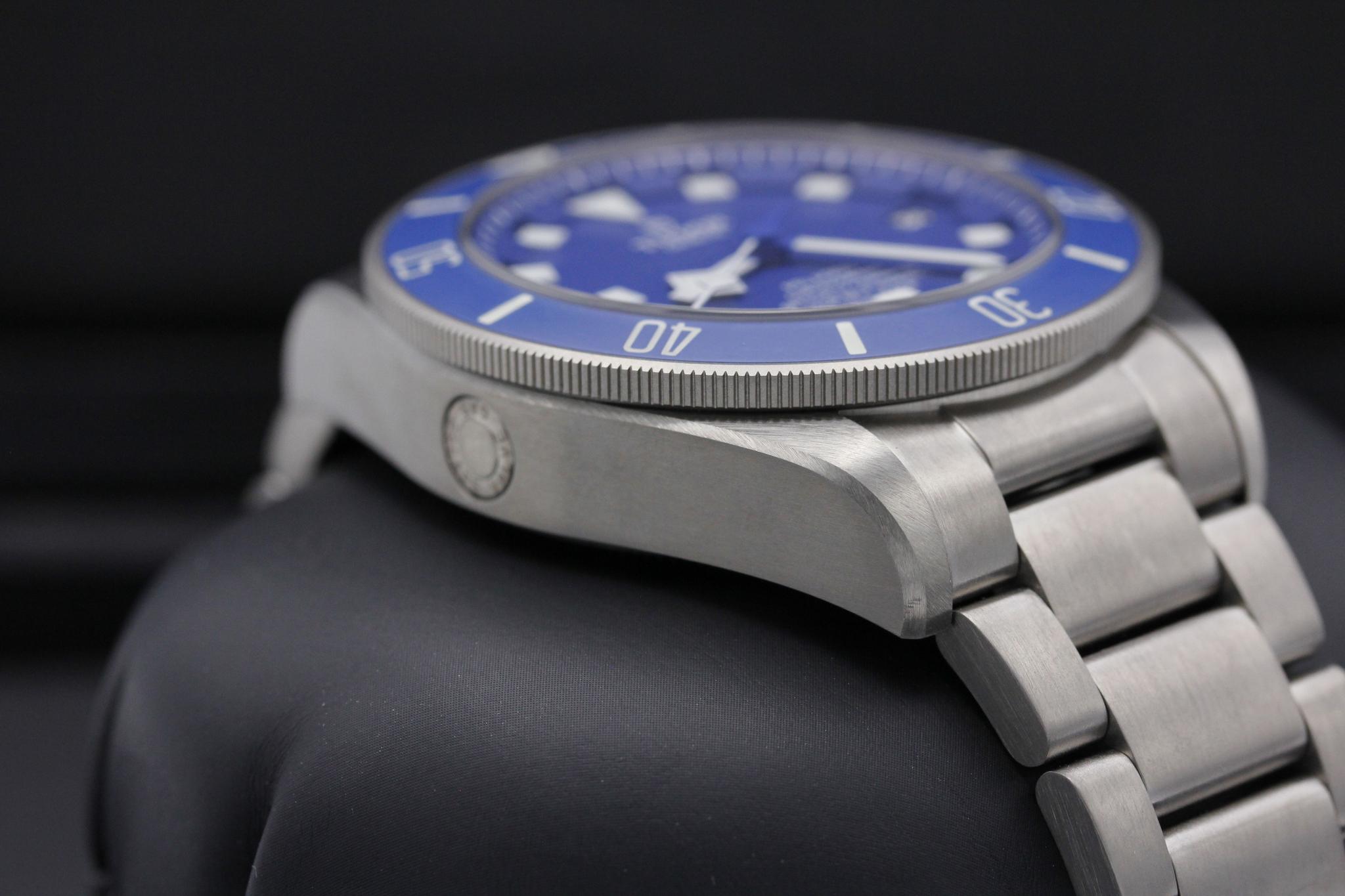 Watch Image 6