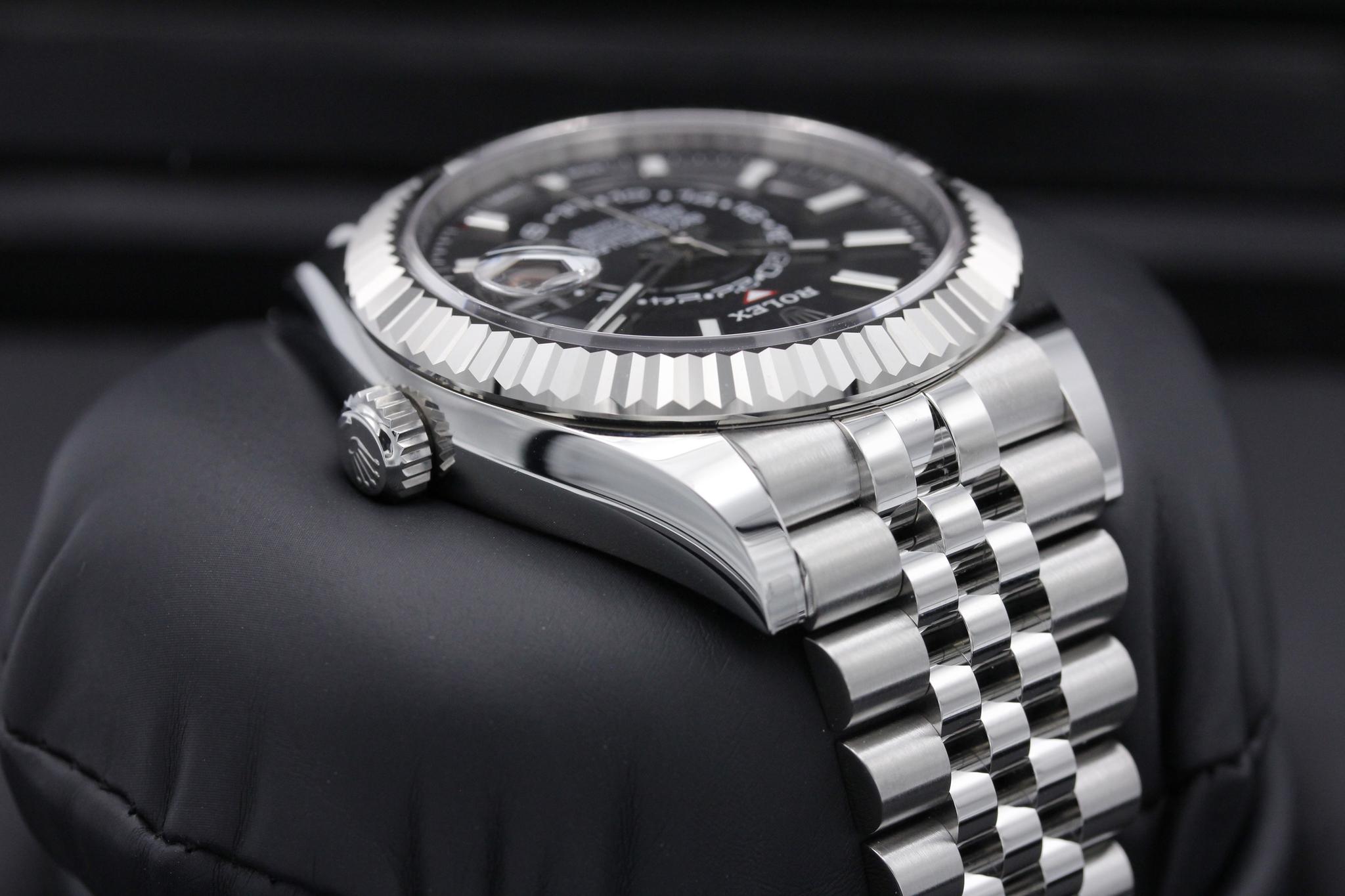 Watch Image 4