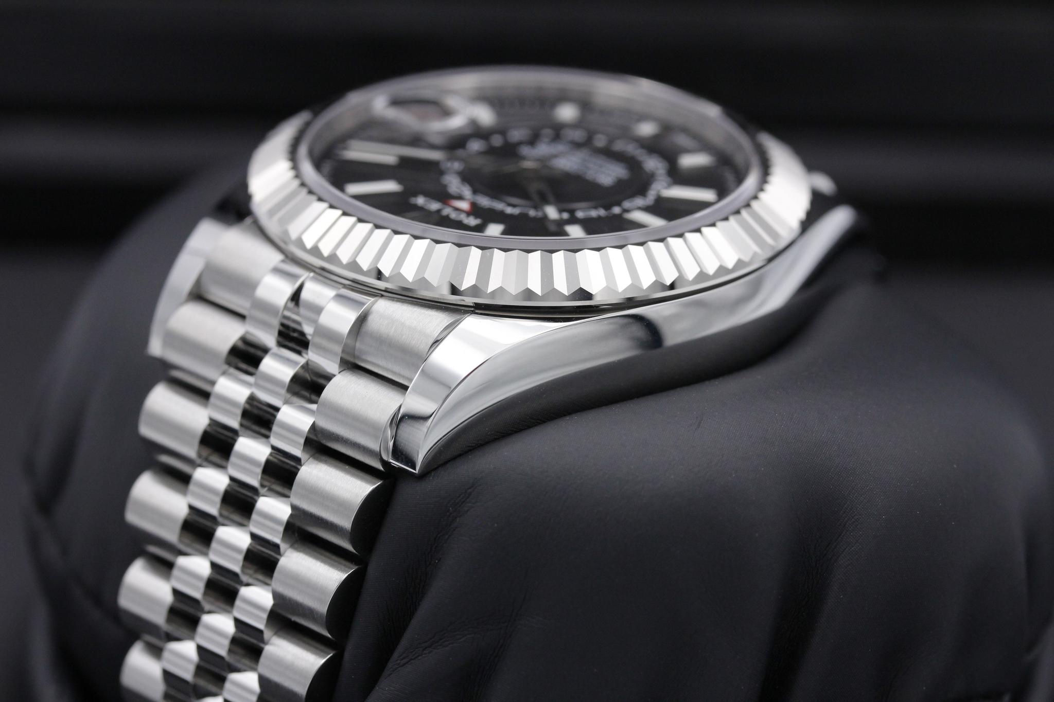 Watch Image 5