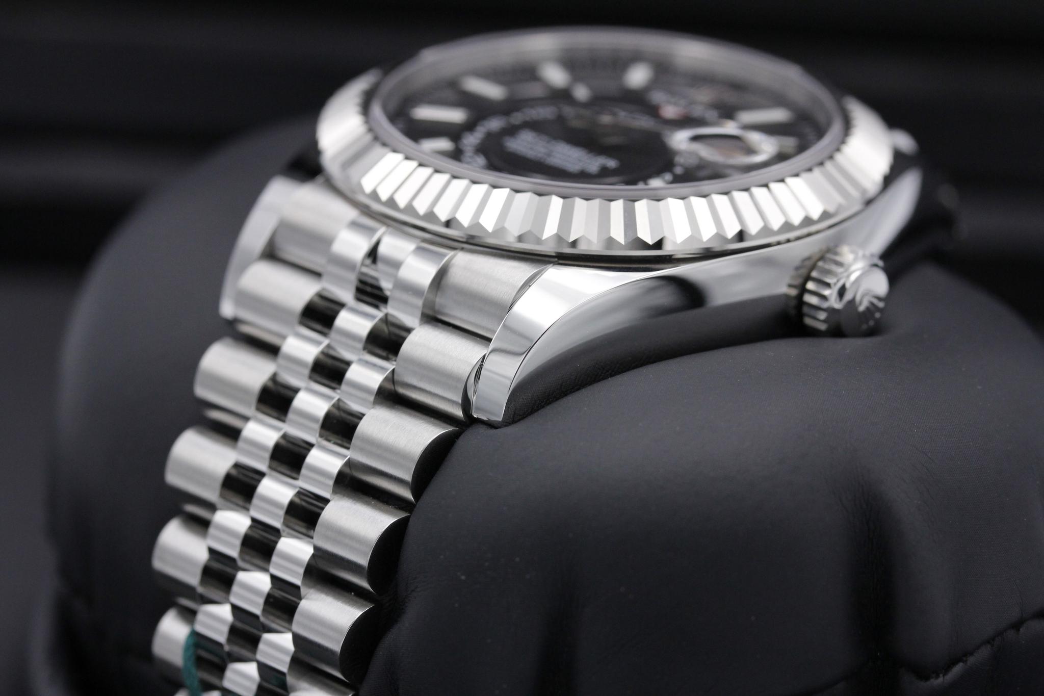 Watch Image 2