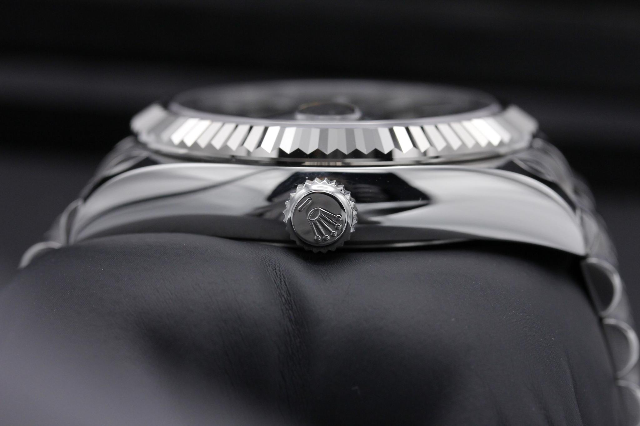 Watch Image 3