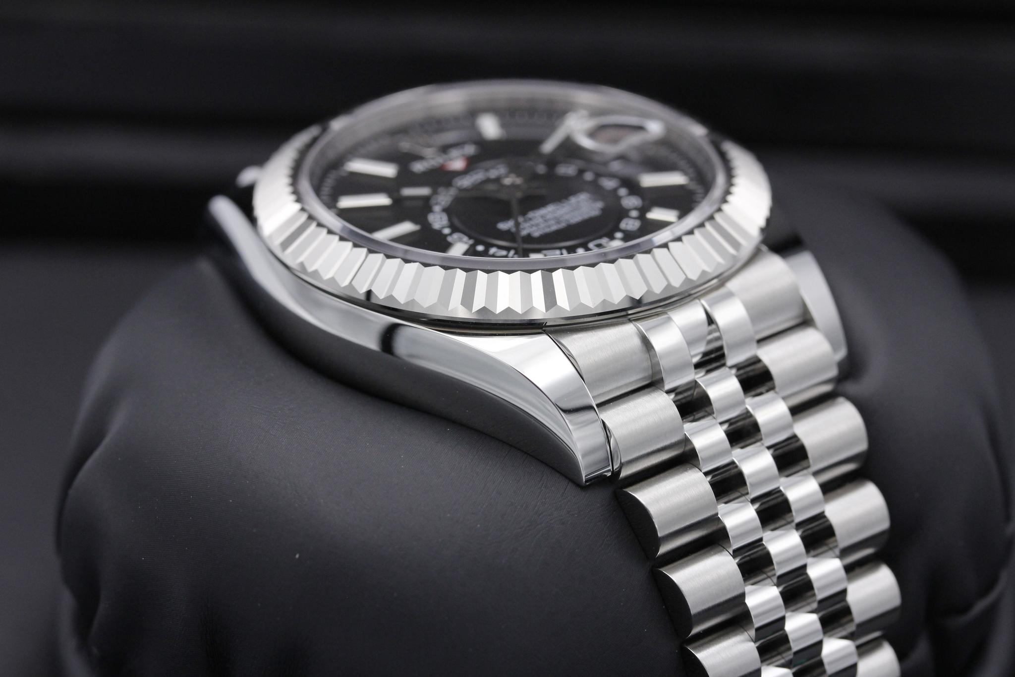 Watch Image 6