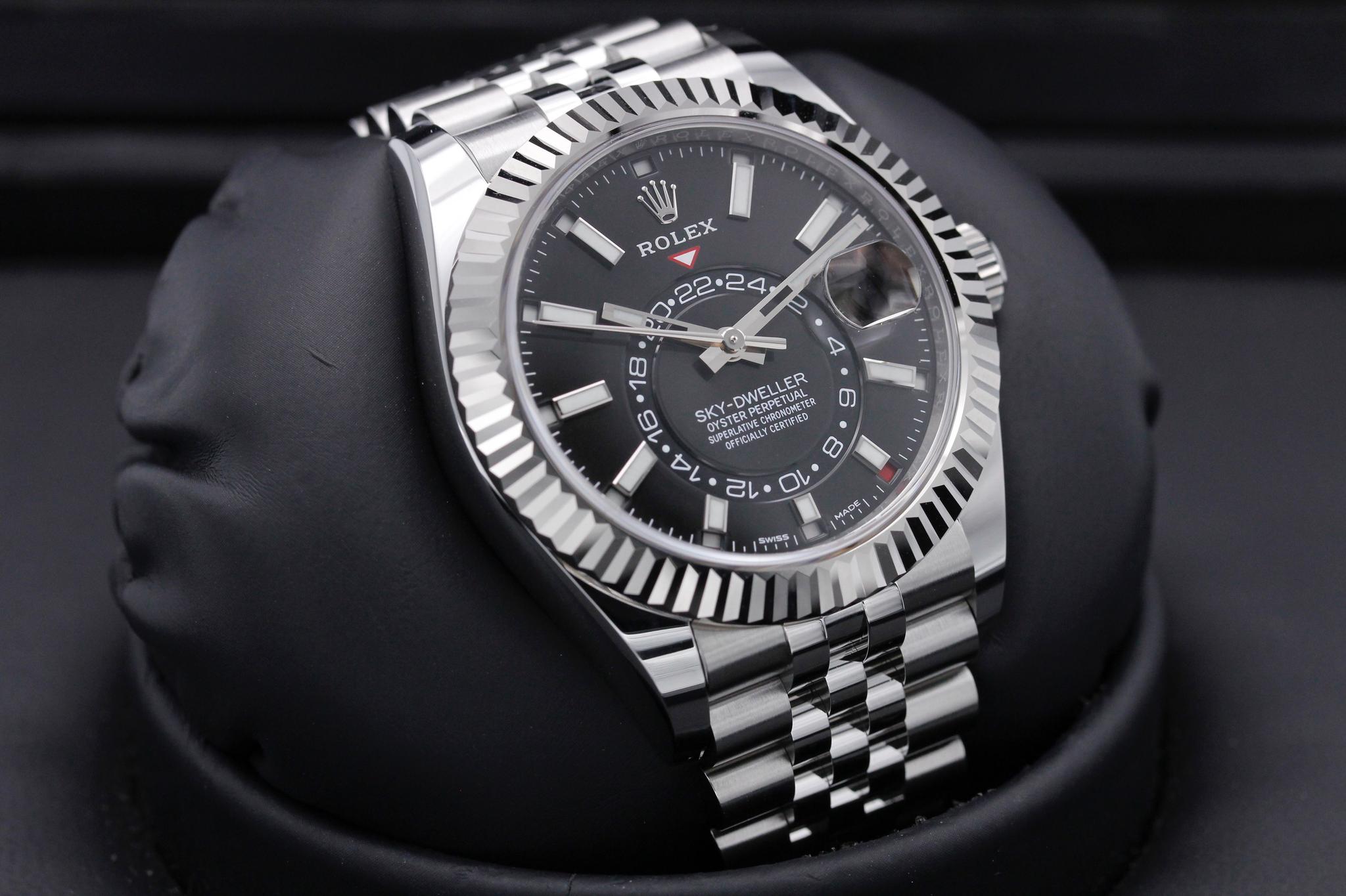 Watch Image 10