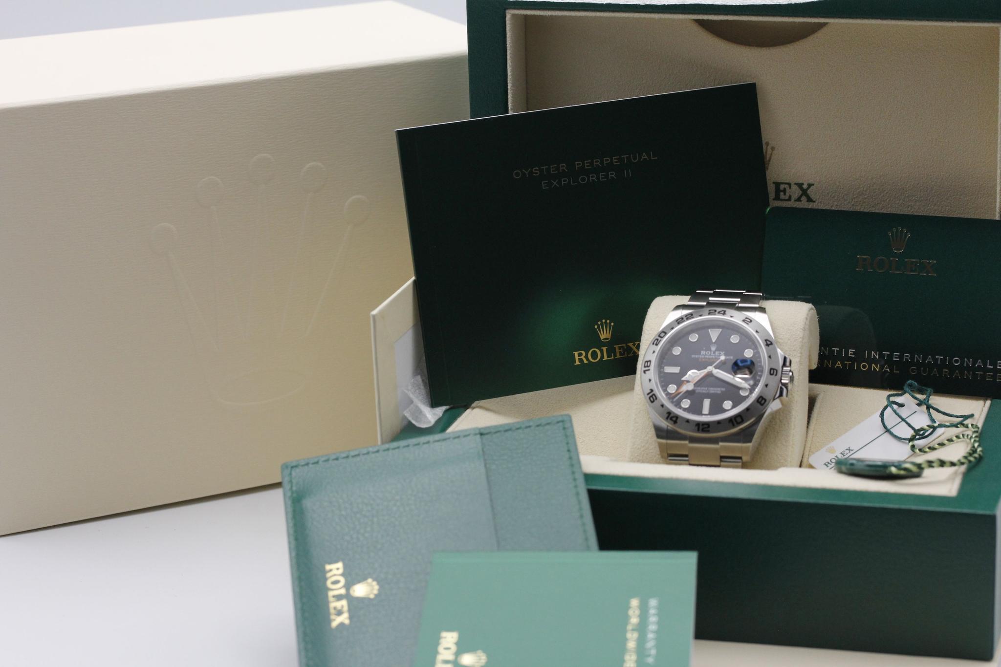 Watch Image 11