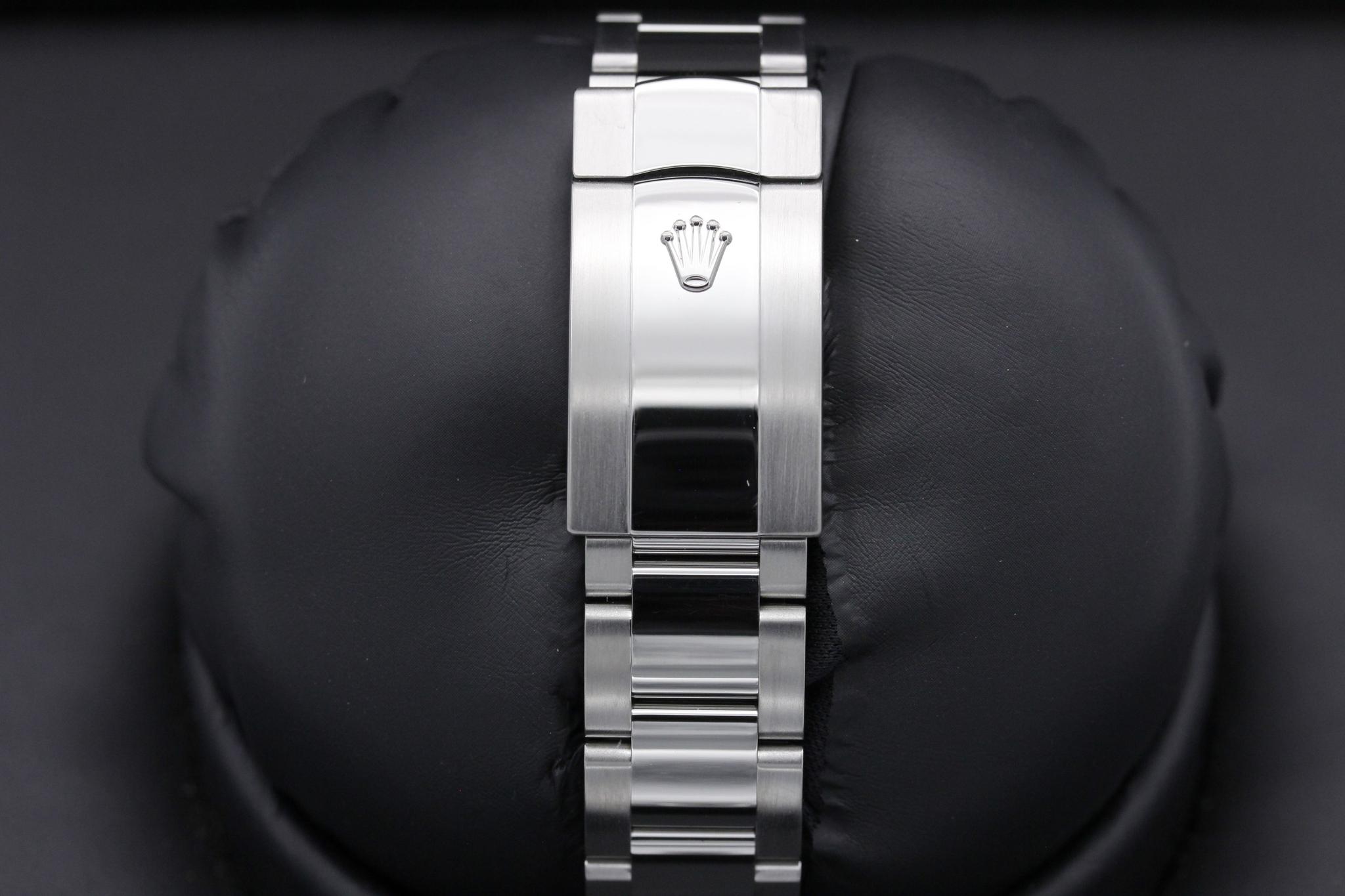 Watch Image 8