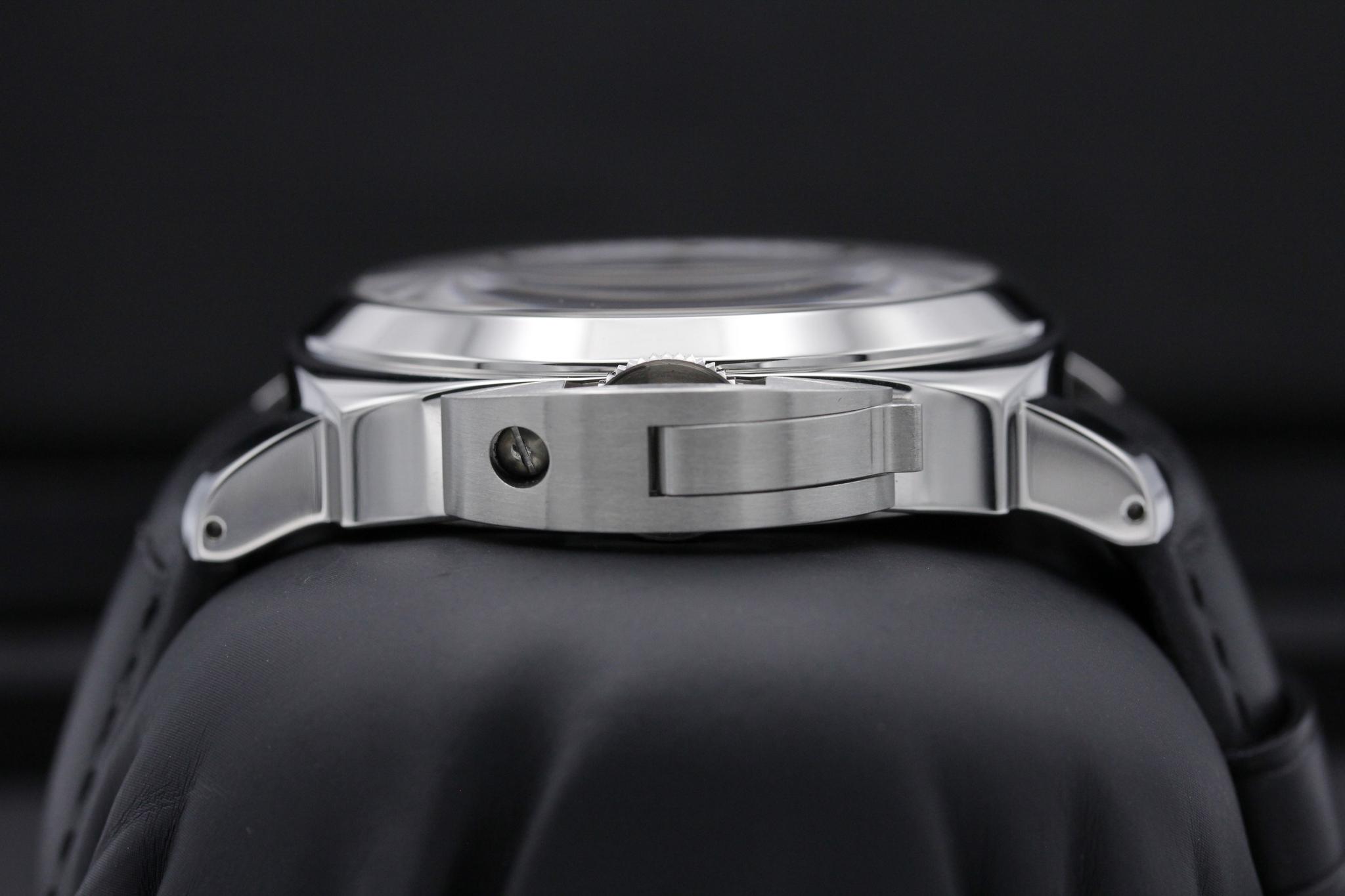 Watch Image 3