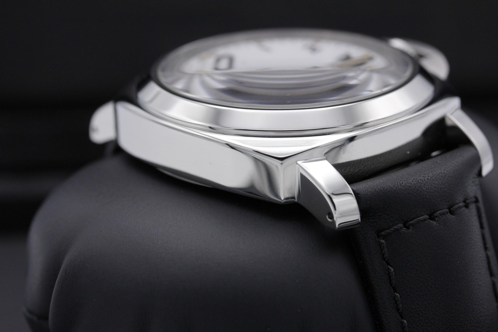 Watch Image 6