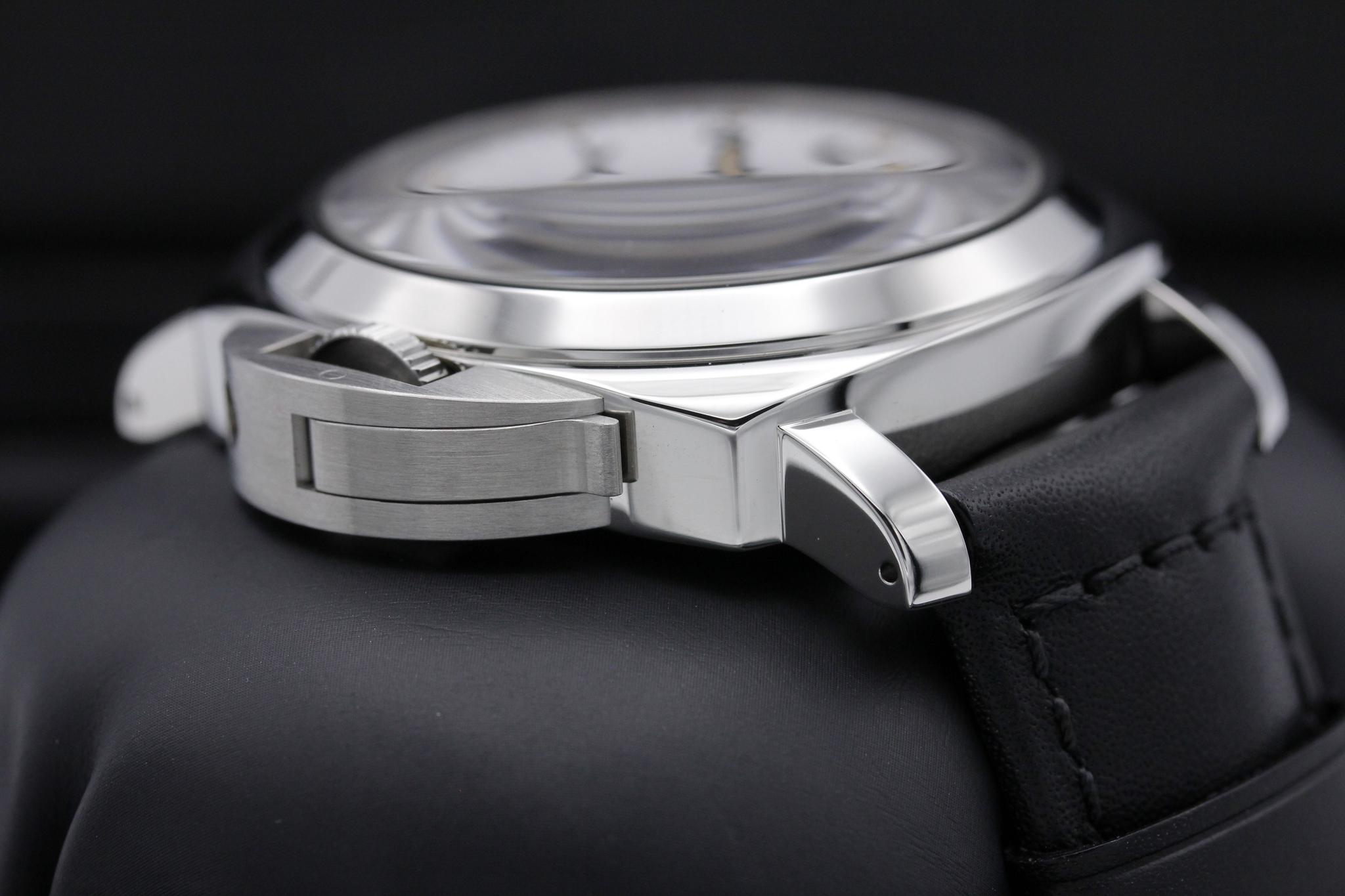 Watch Image 4