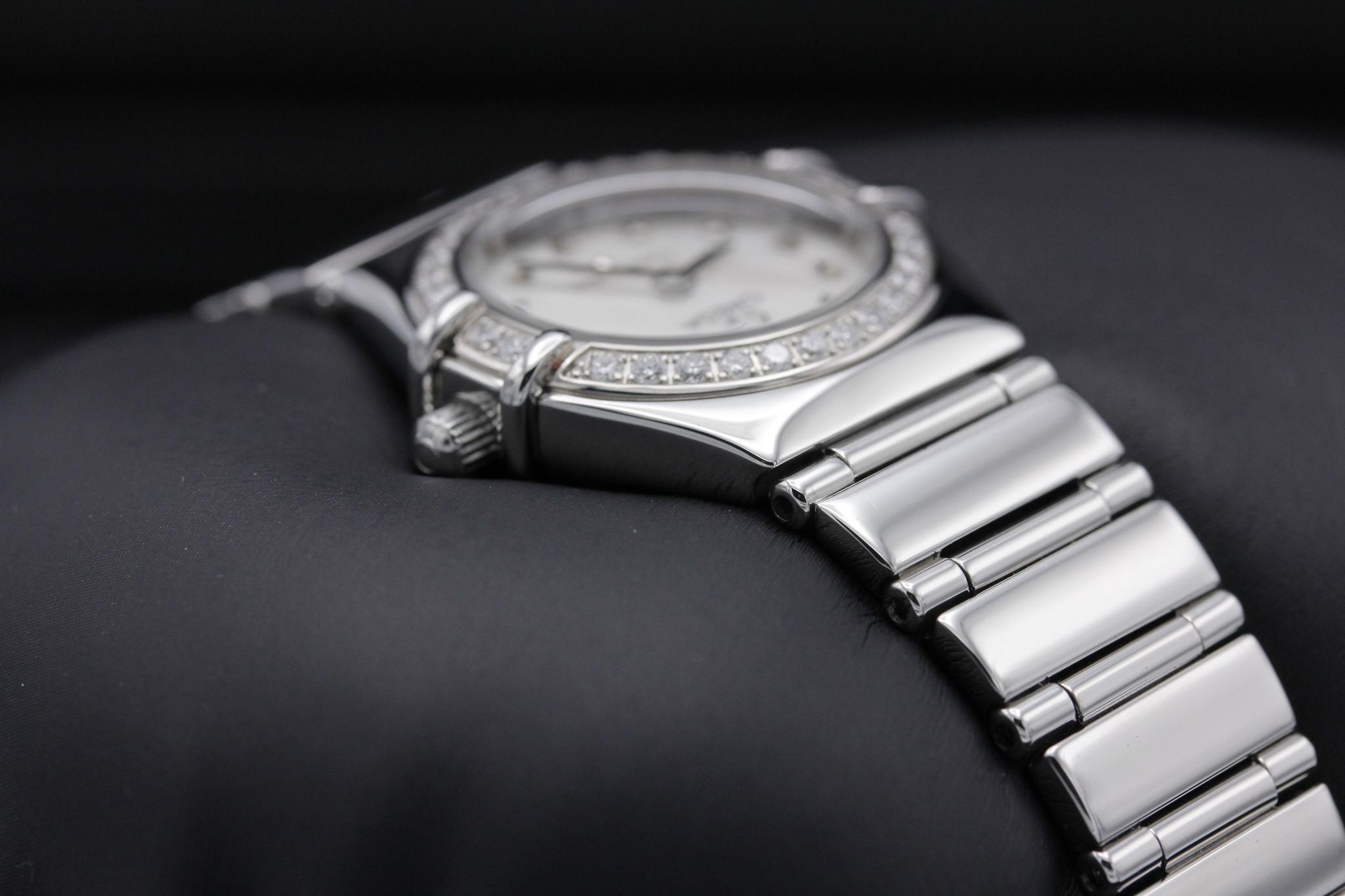 Watch Image 4