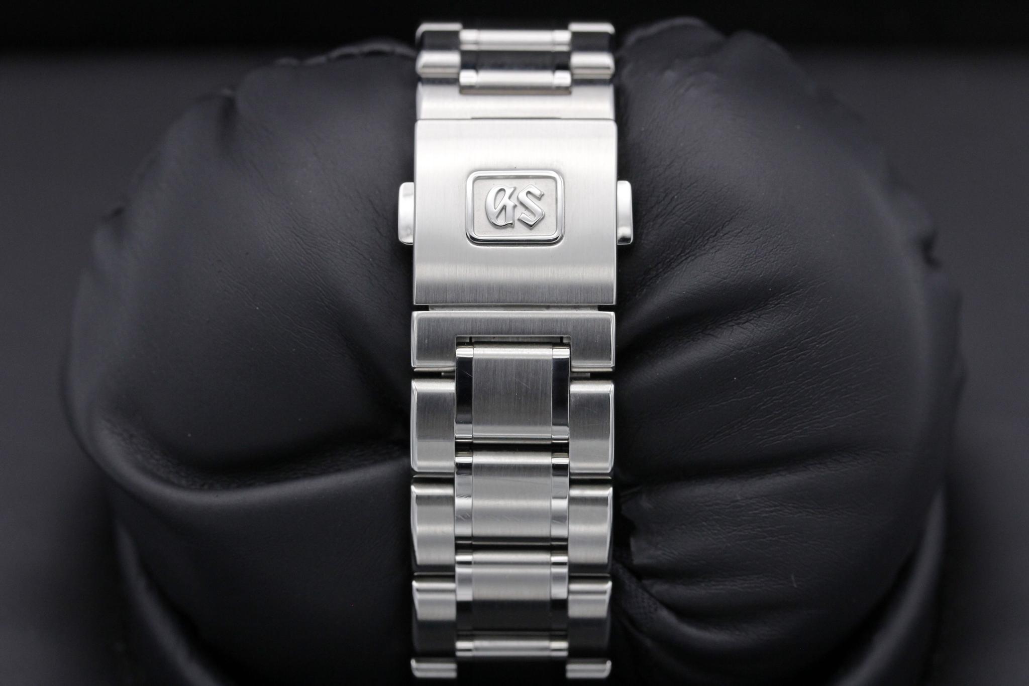 Watch Image 8