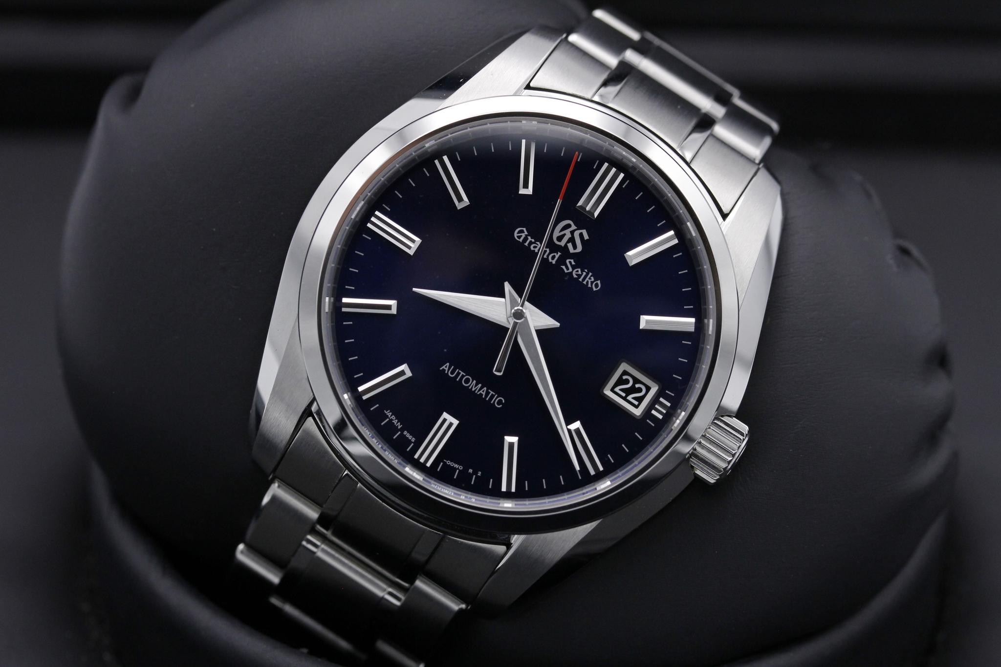 Watch Image 10