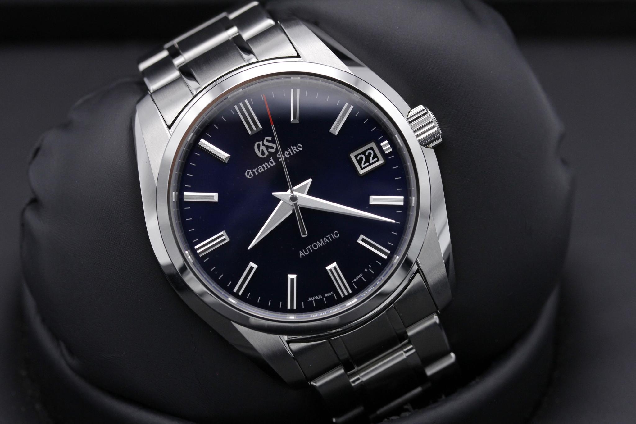 Watch Image 9