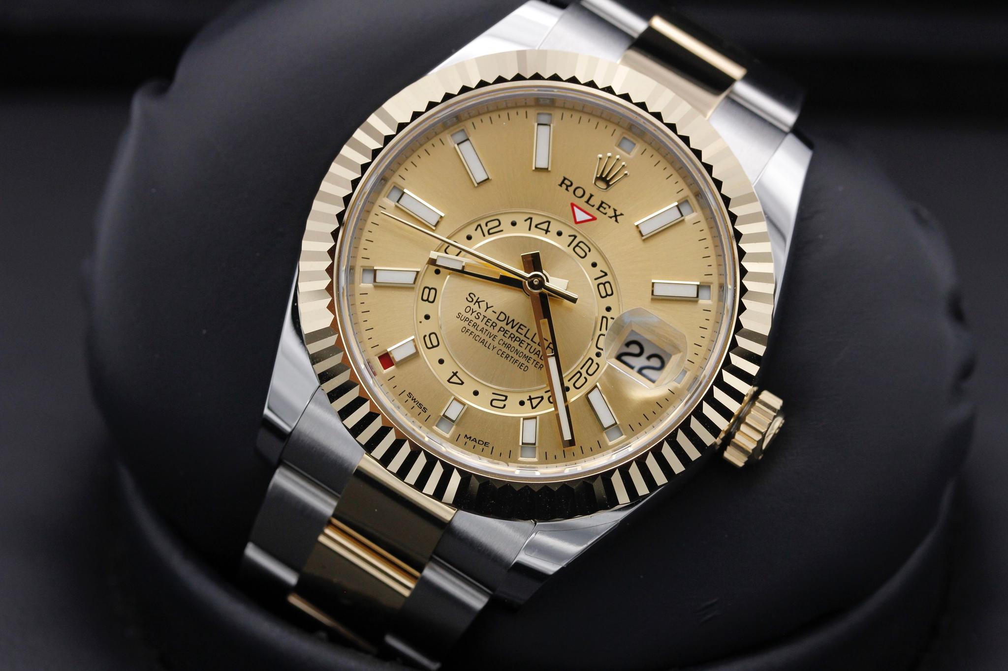 Watch Image 10