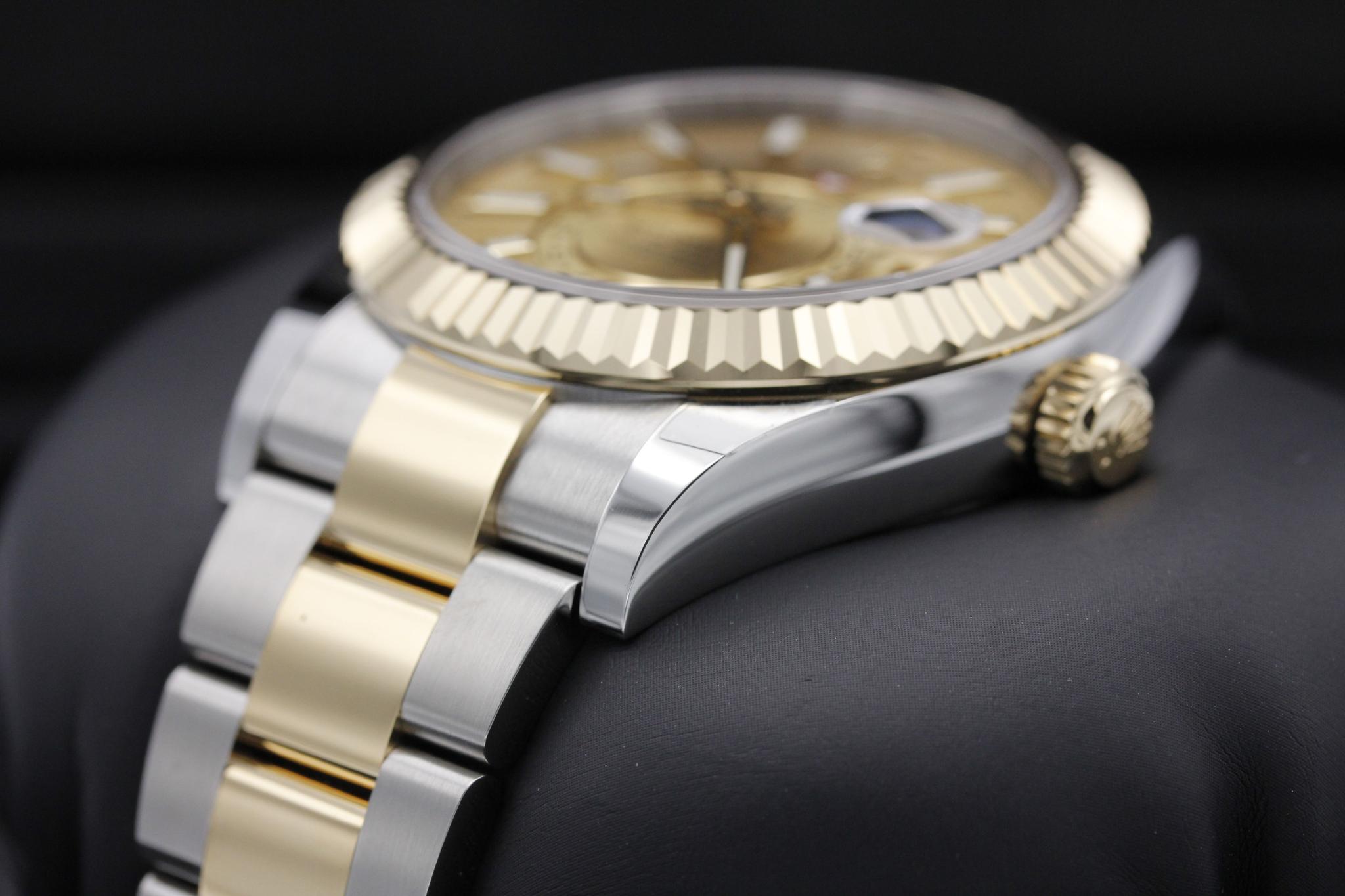 Watch Image 2