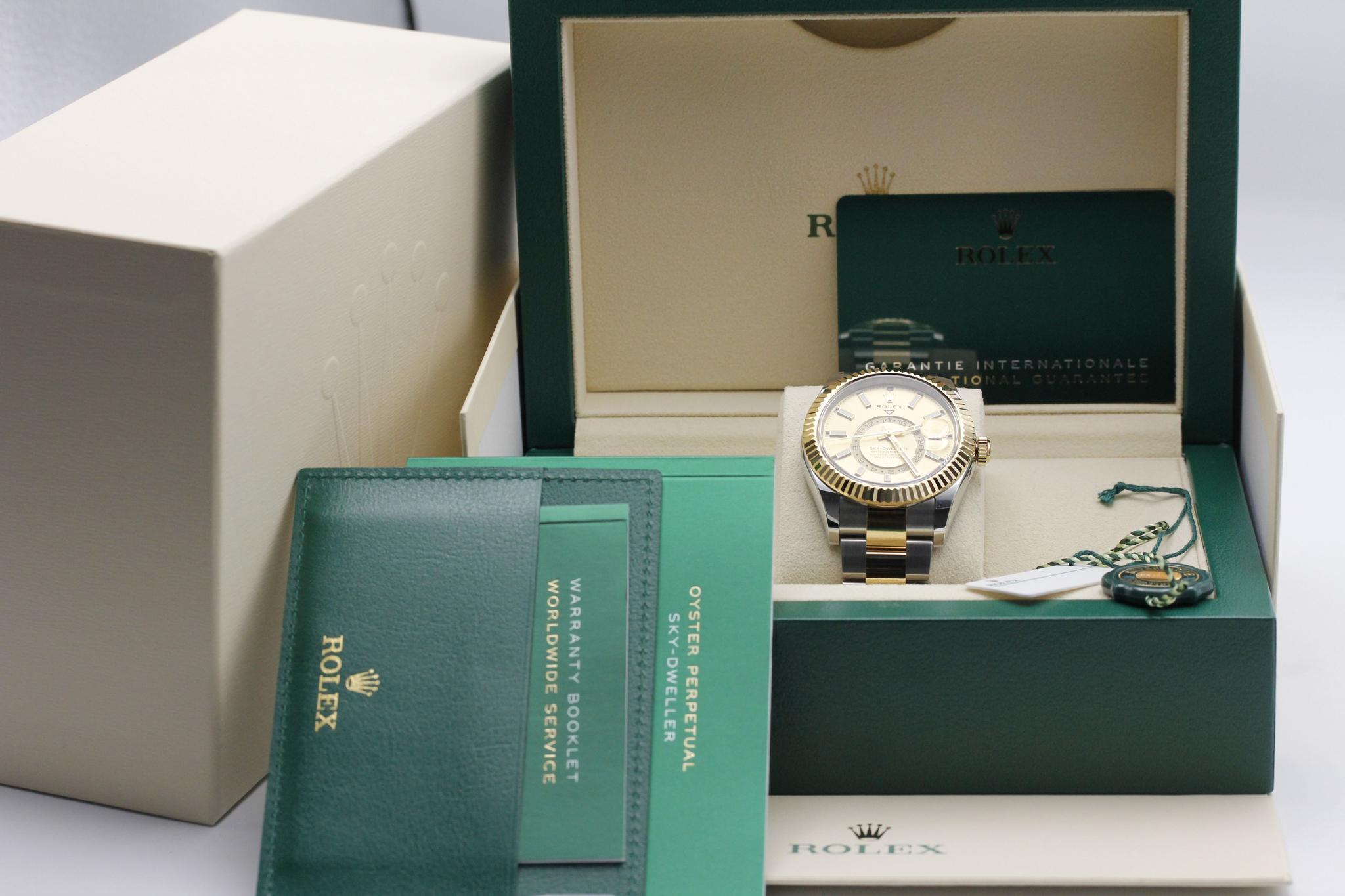 Watch Image 11