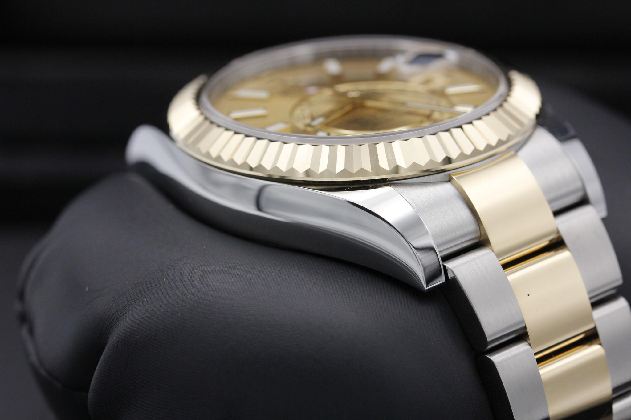 Watch Image 6