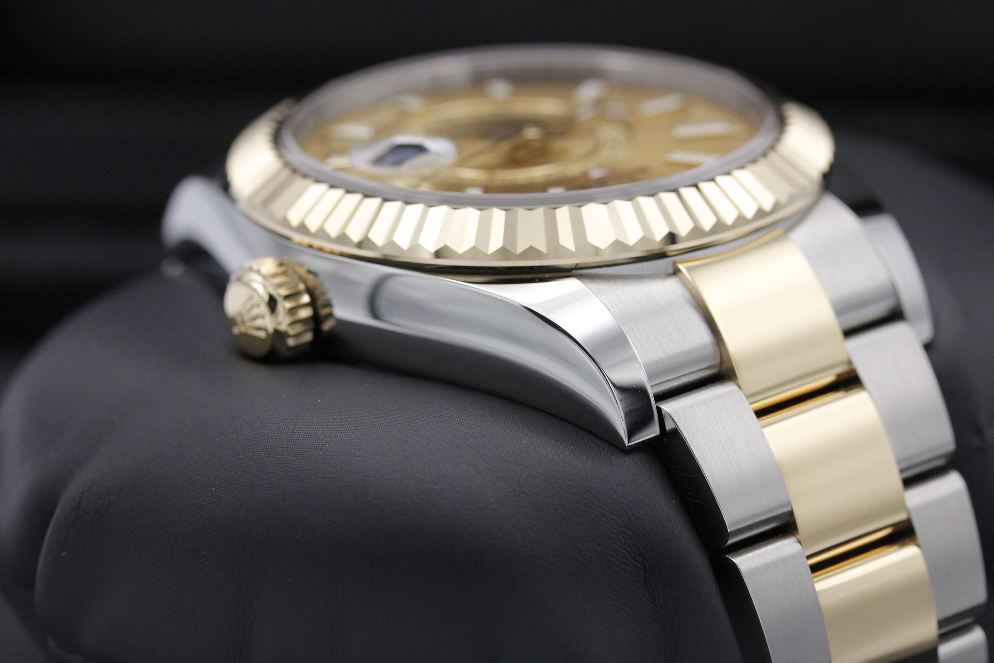 Watch Image 4