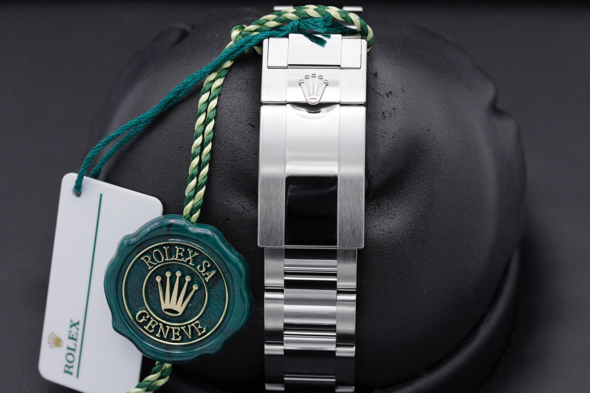 Watch Image 8