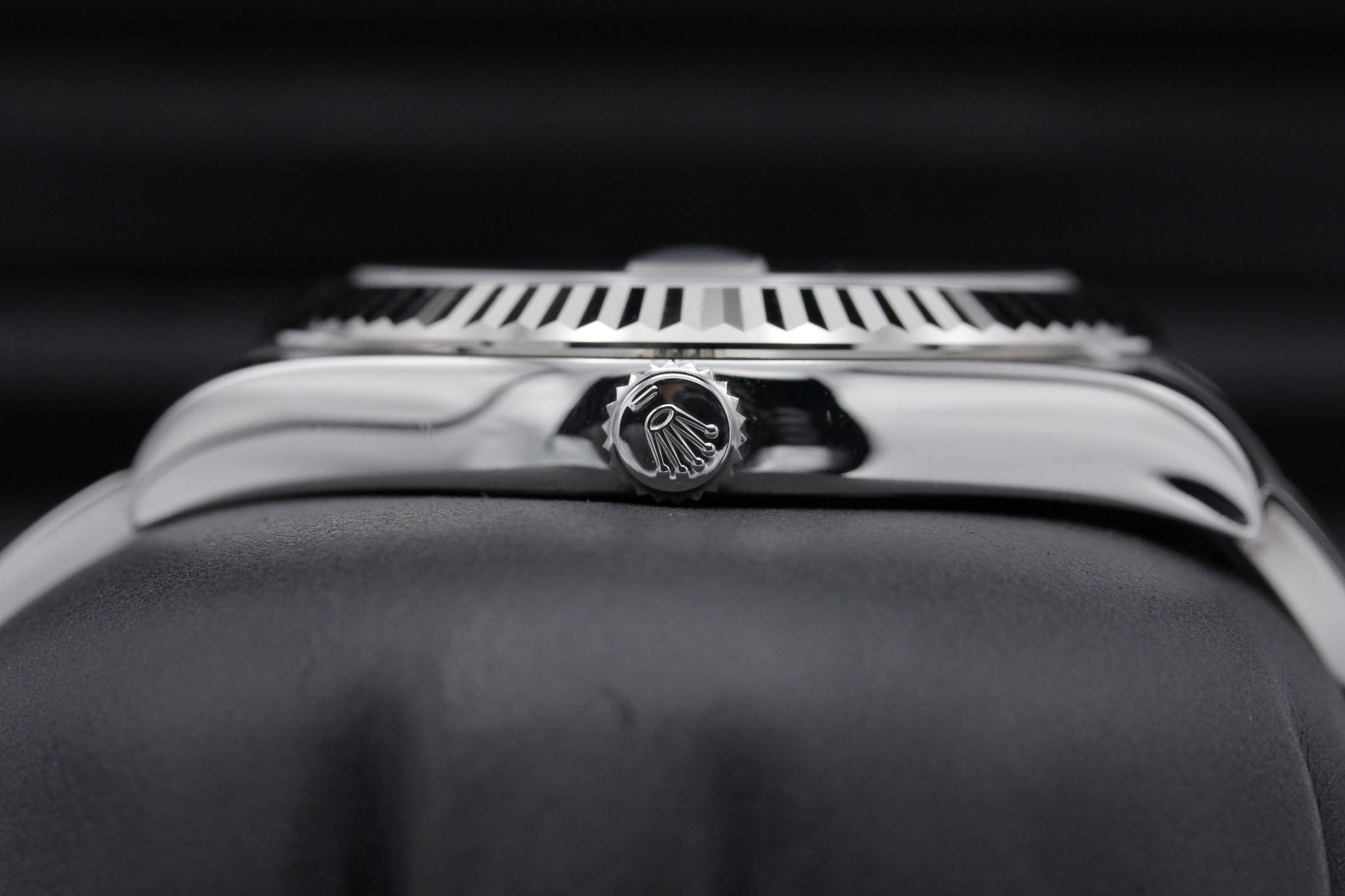 Watch Image 3