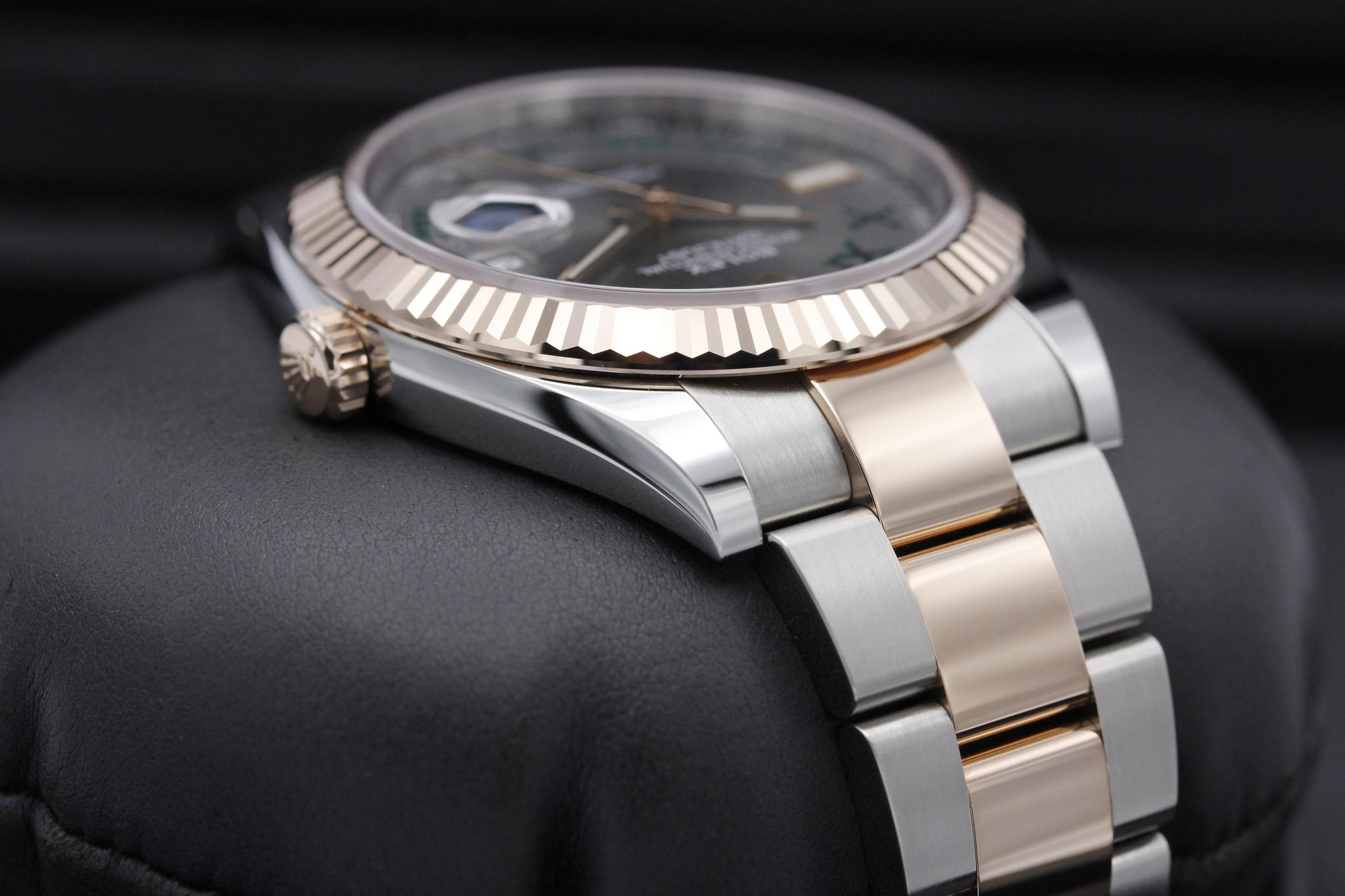 Watch Image 4